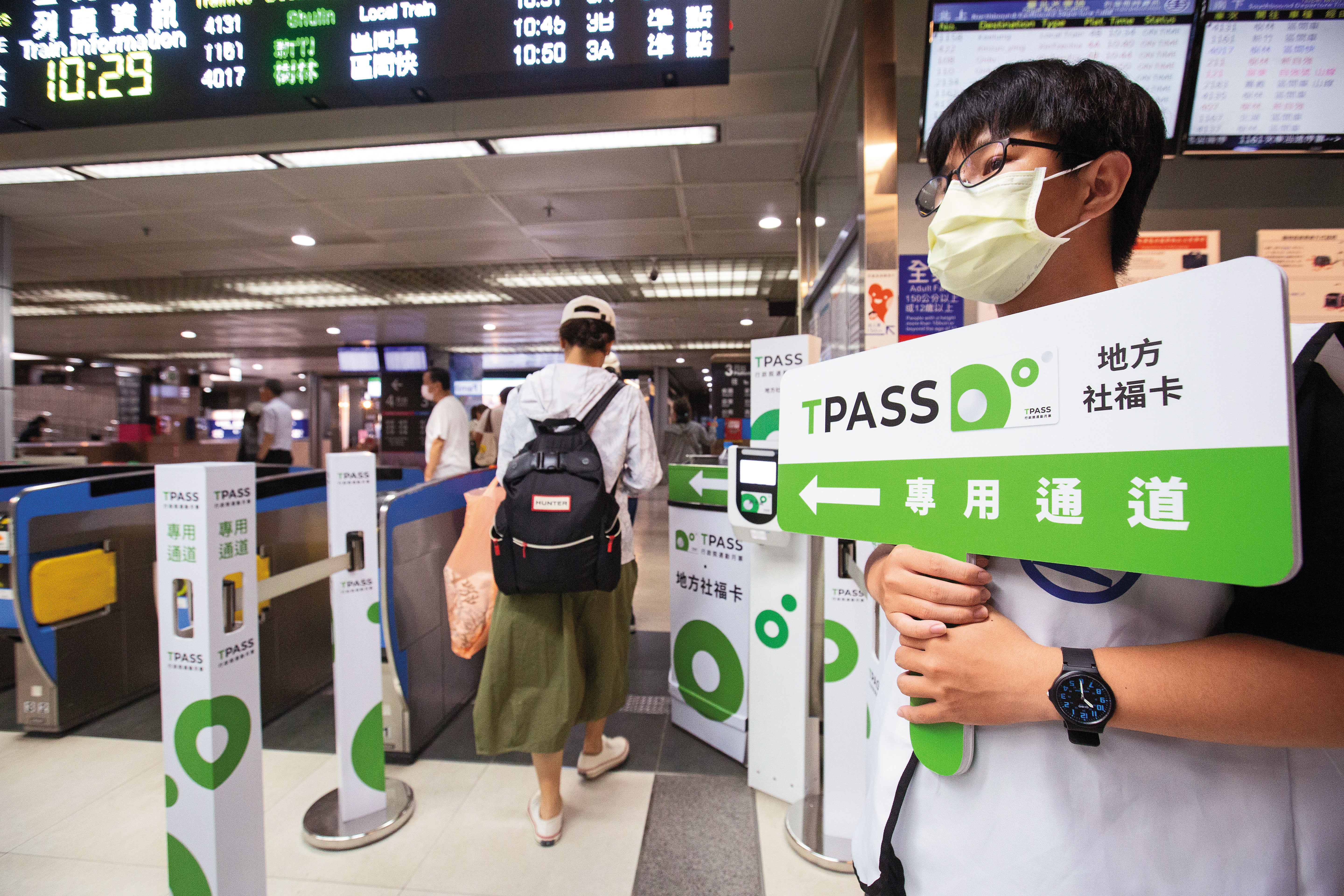 交通建設串聯，再加上「TPASS政院通勤月票」等政策，民眾可用通勤時間換取居住空間。