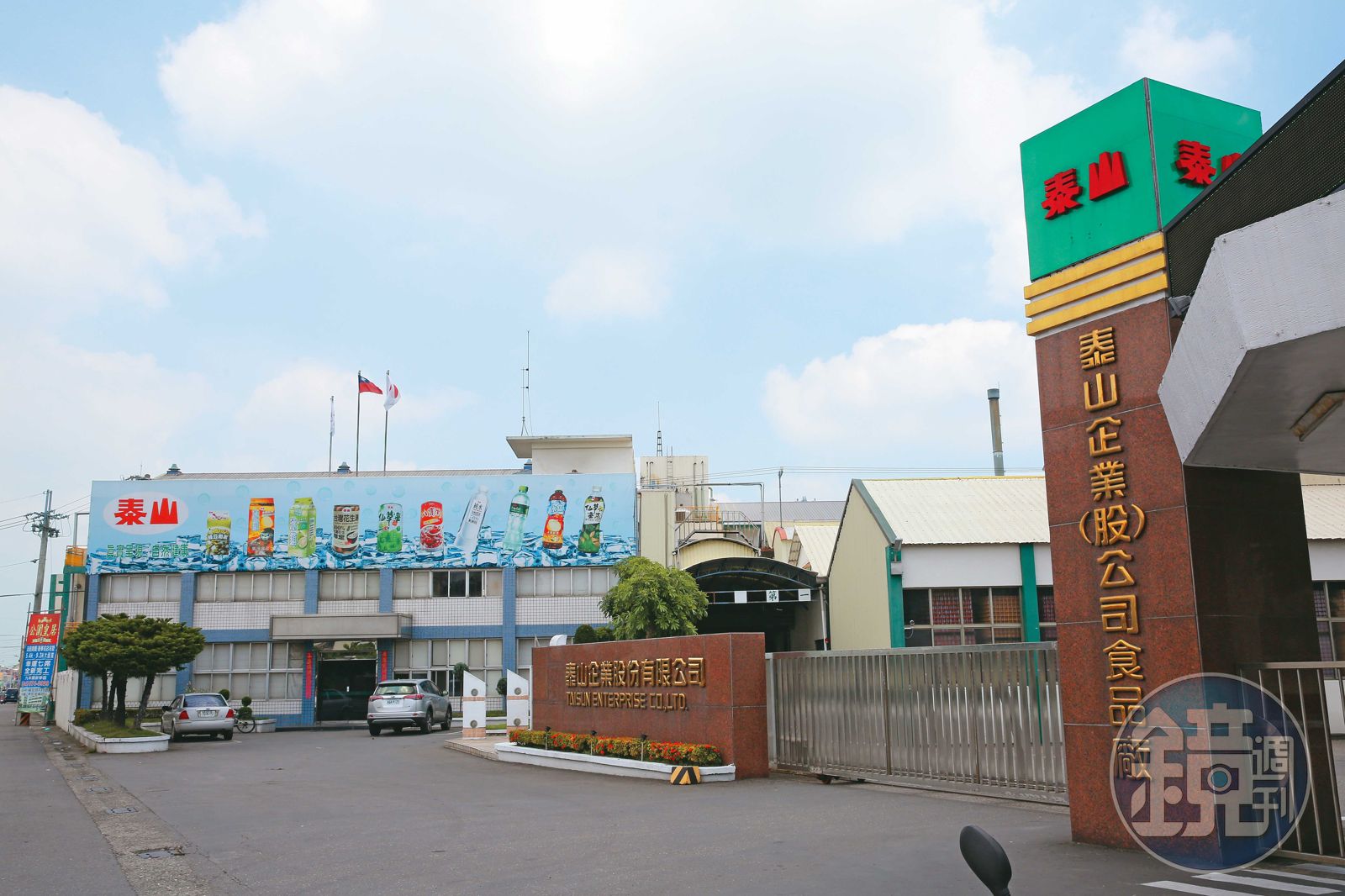 詹岳霖過去曾執掌老牌食品廠泰山，在經營權鬥爭下辭任董座，2022年與父親賣盡手中持股，退出家族事業