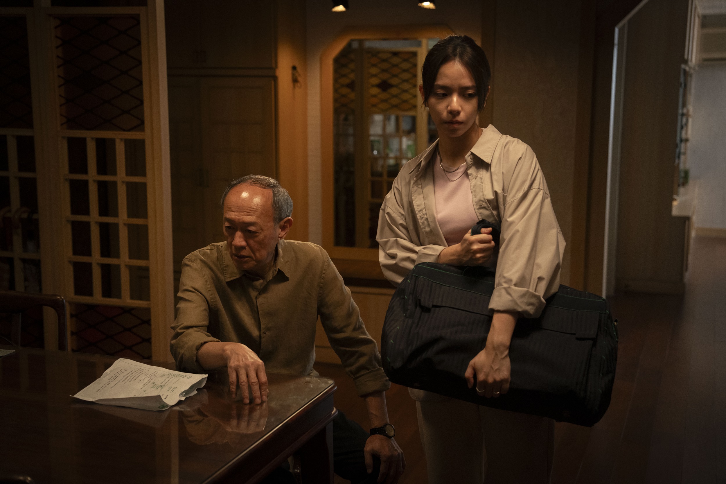 宋芸樺與金士傑演出父女,劇中性格高冷,個性據理力爭 (果陀娛樂提供)