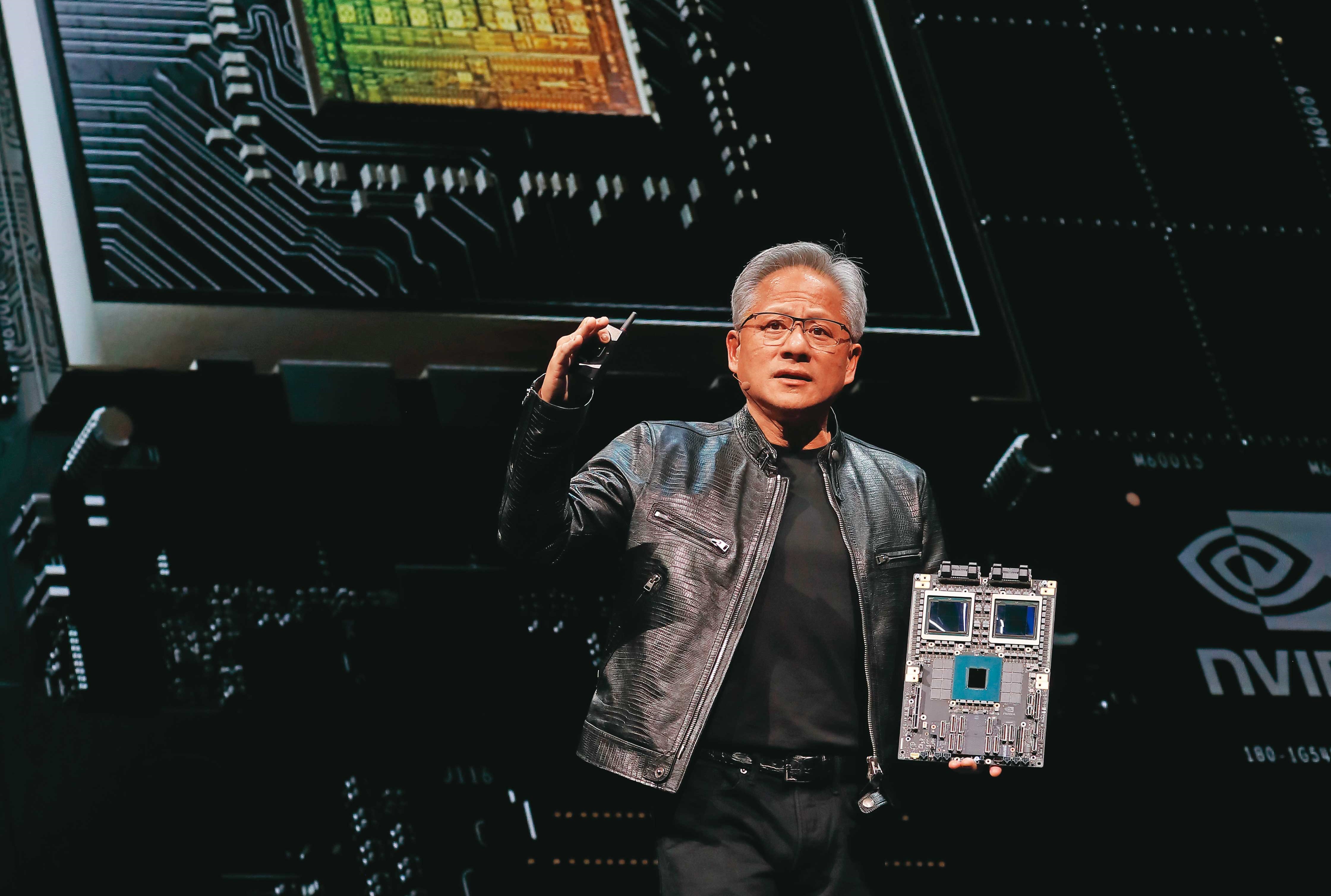 由輝達(nVidia)所引爆的AI晶片競賽，帶動了CoWoS等先進封裝技術龐大需求。（圖為輝達執行長黃仁勳）。