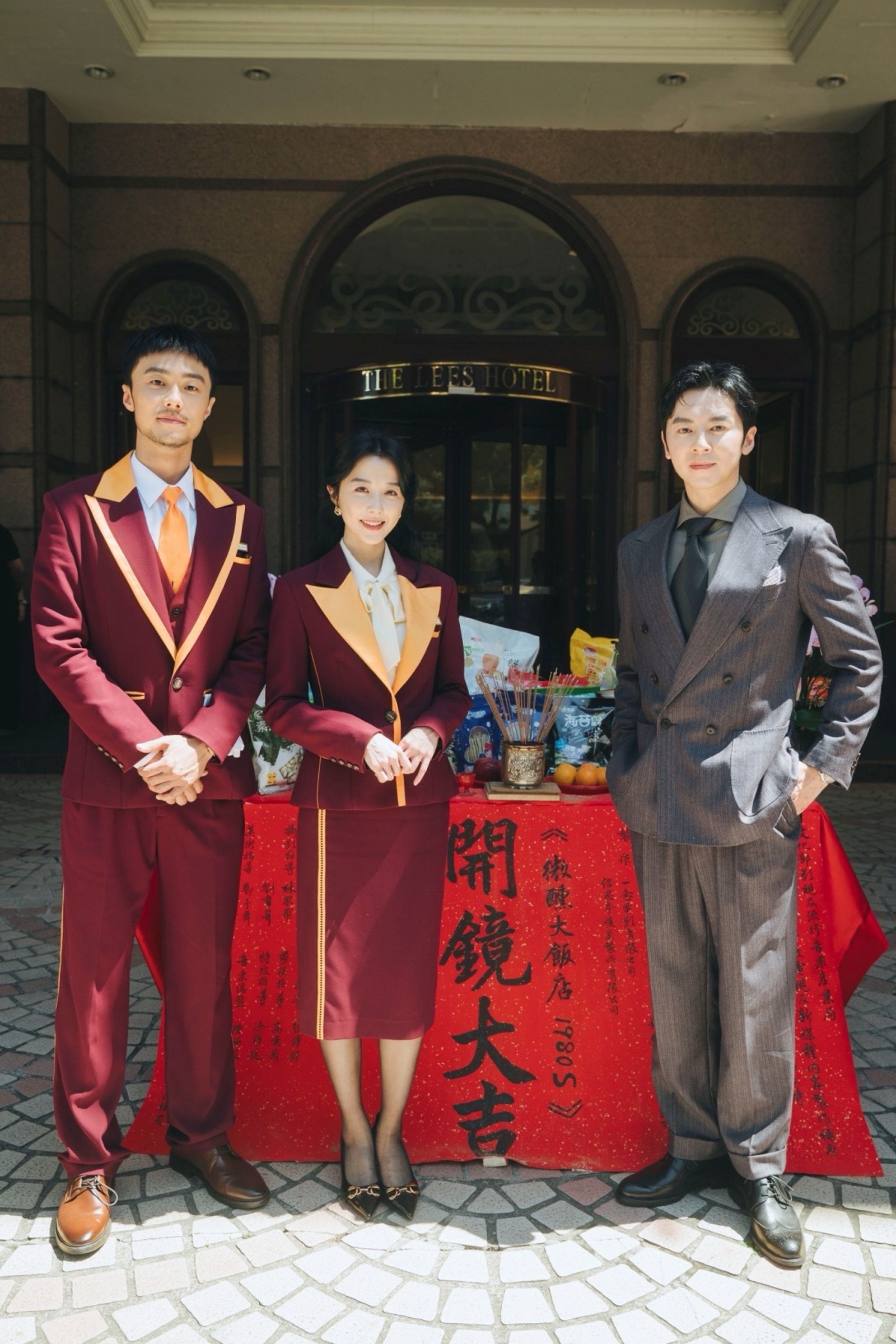 李國毅、邵雨薇、施柏宇組「飯店三劍客」重返80年代港都。(一念電影提供)