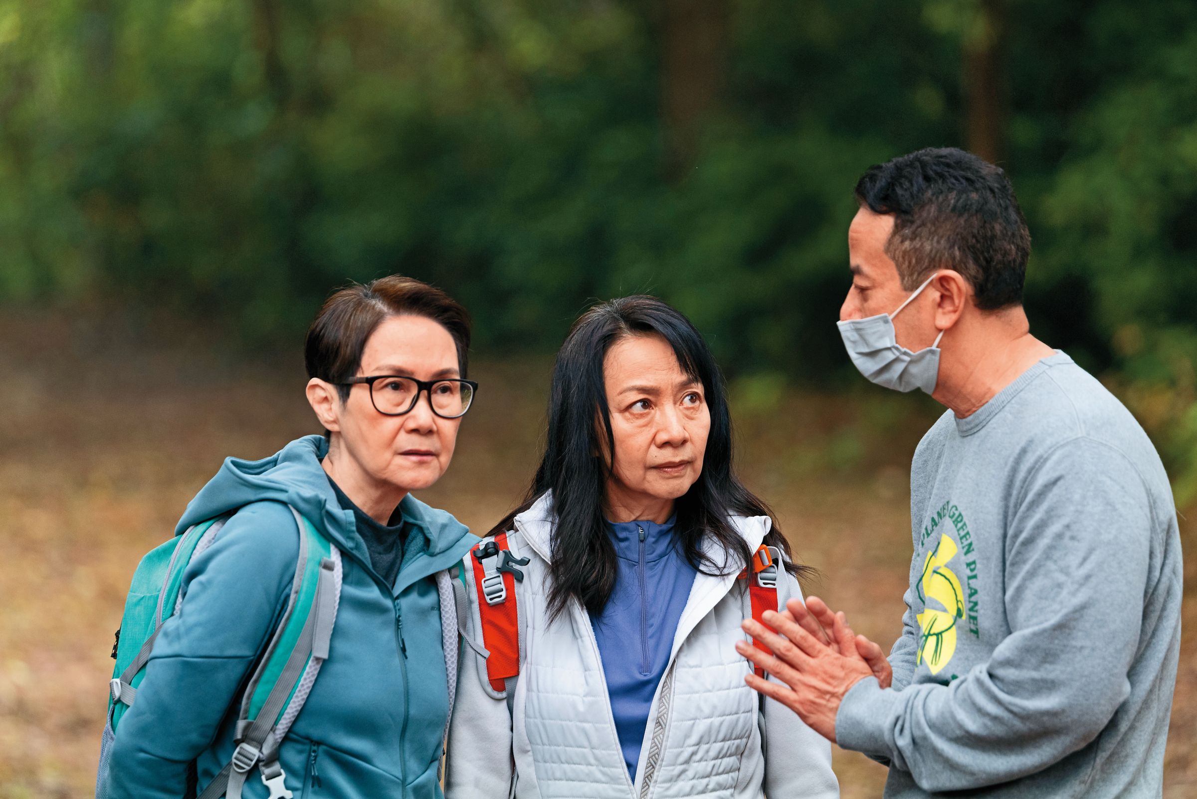 為讓演員培養默契 ，楊曜愷（右）開拍前安排工作坊，讓李琳琳（左）和區嘉雯（中）更熟悉角色。（前景娛樂提供）