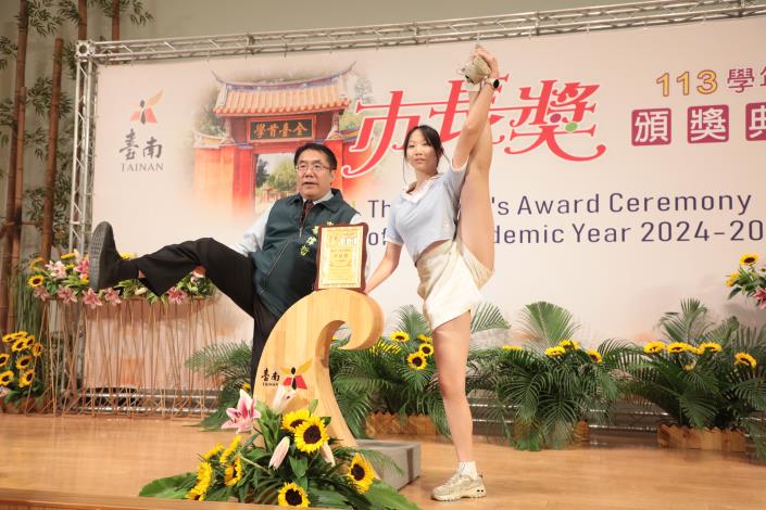 也有學生選擇其他各類姿勢。（台南市政府提供）