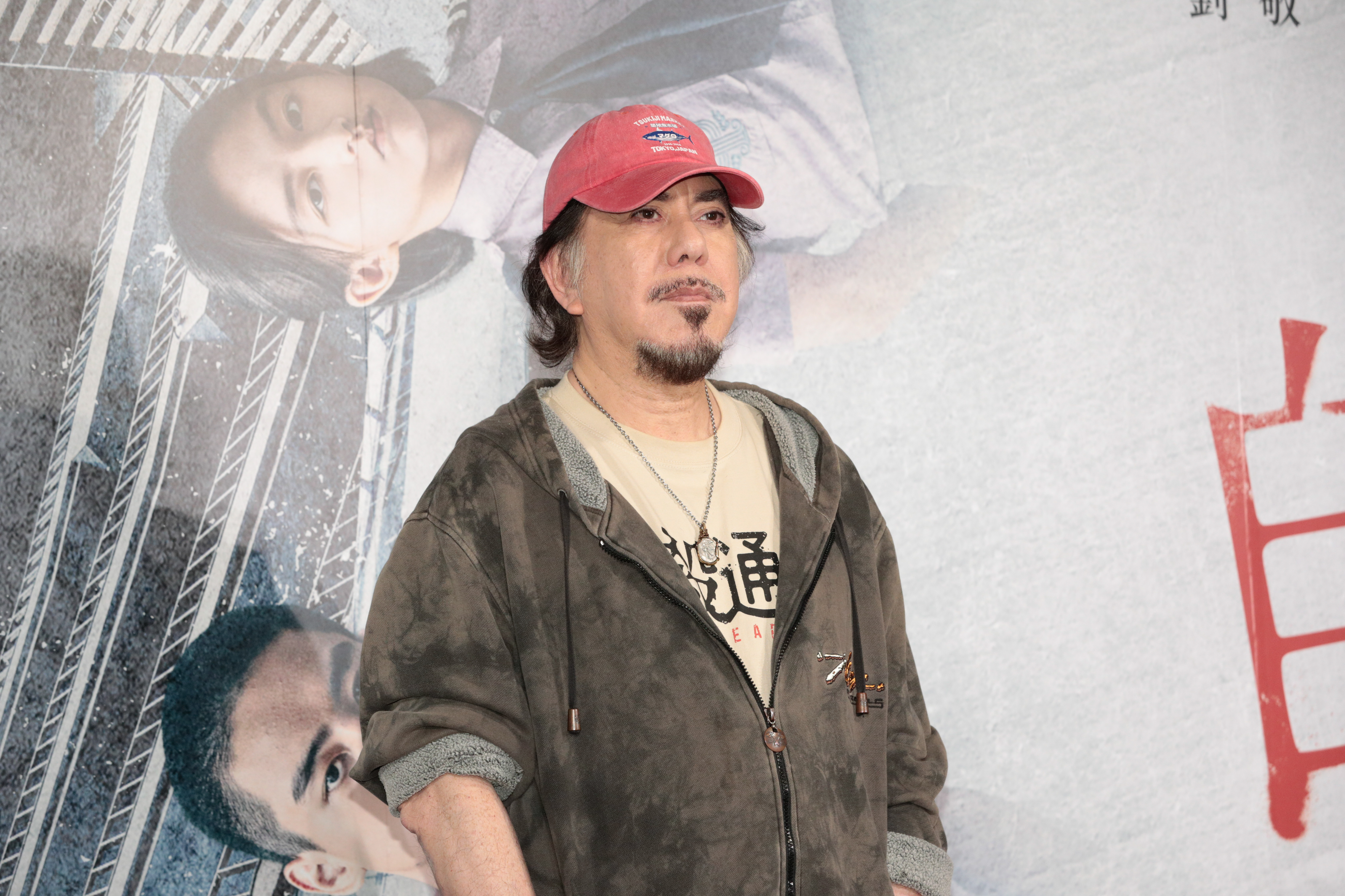 黃秋生曾與黃明志合作拍MV，對於對方捲入網紅命案，他首度做出回應，表示不願妄加揣測。