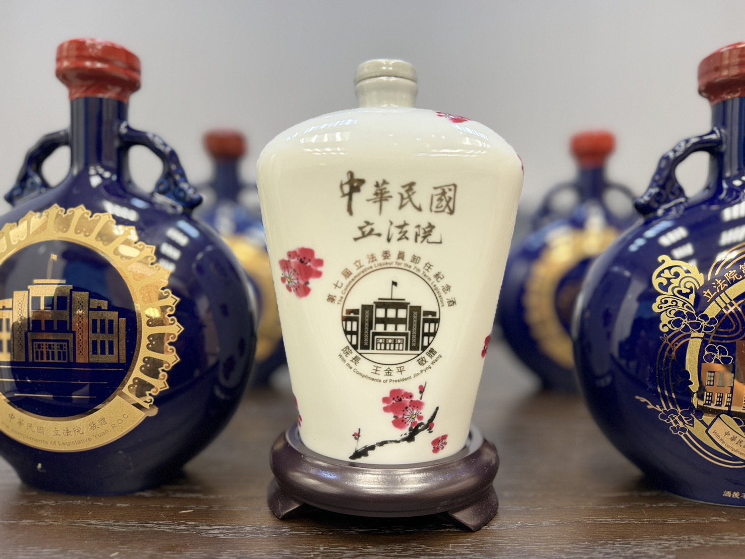 第7屆紀念酒有2款,其中1款為台酒出品的天燈酒。