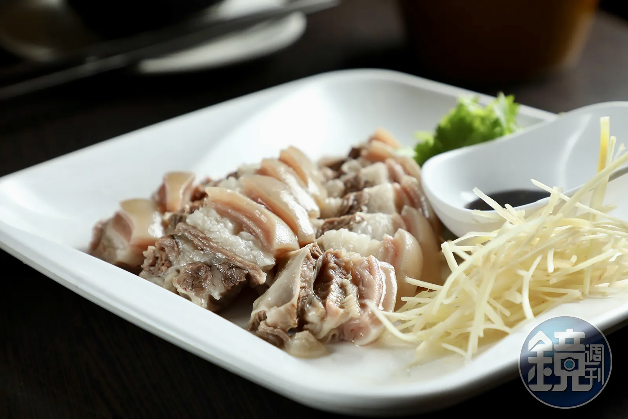 阿忠羊肉店的「嫩羊肉」與「去骨羊肋排肉」都是最受歡迎的品項。（皆為750元／半斤）