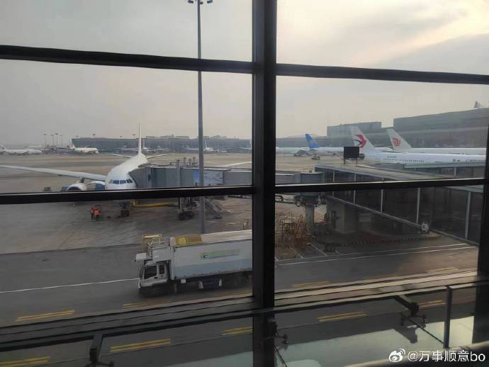 大選逼近！台商陸續返台投票，上海機場現人潮。（示意圖）