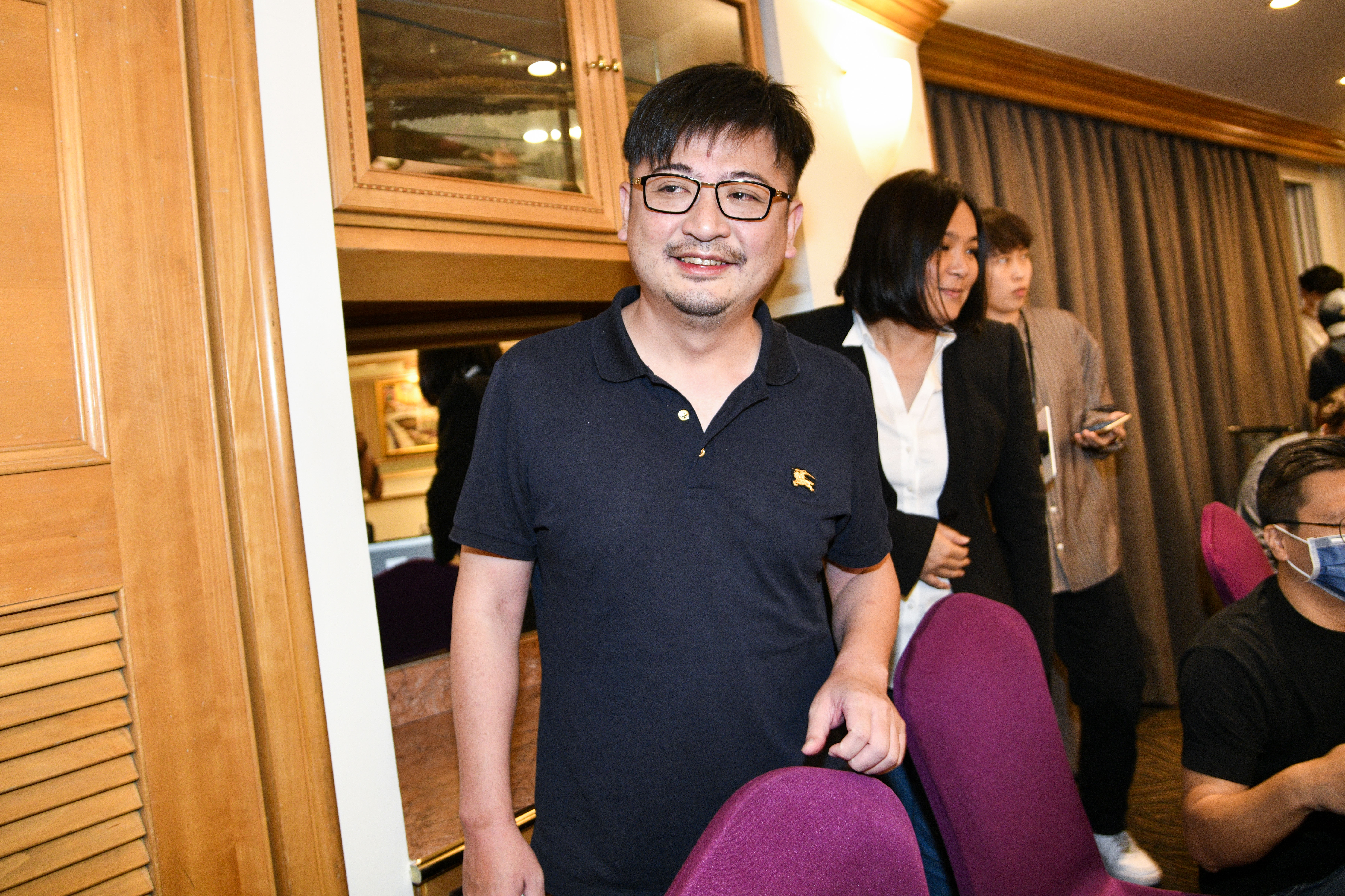 謝典霖表態爭取議長連任,與現任副議長許原龍及議員黃正盛的搭擋傳聞產生衝突。