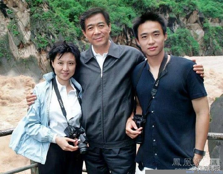 薄熙來（中）之子薄瓜瓜（右）。（翻攝微博）