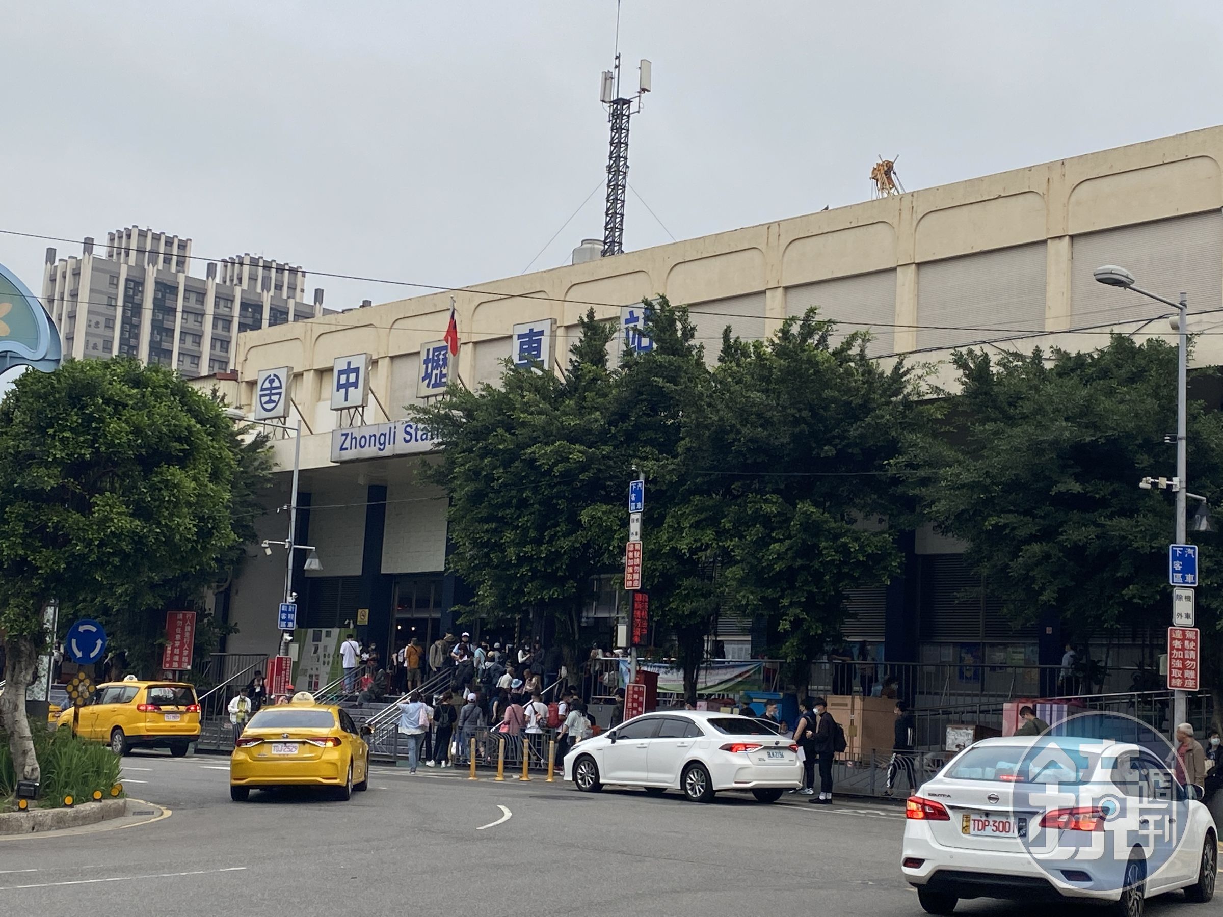 中壢火車站被指是全台最醜車站，如今將於明年6月拆除，啟用臨時新站。