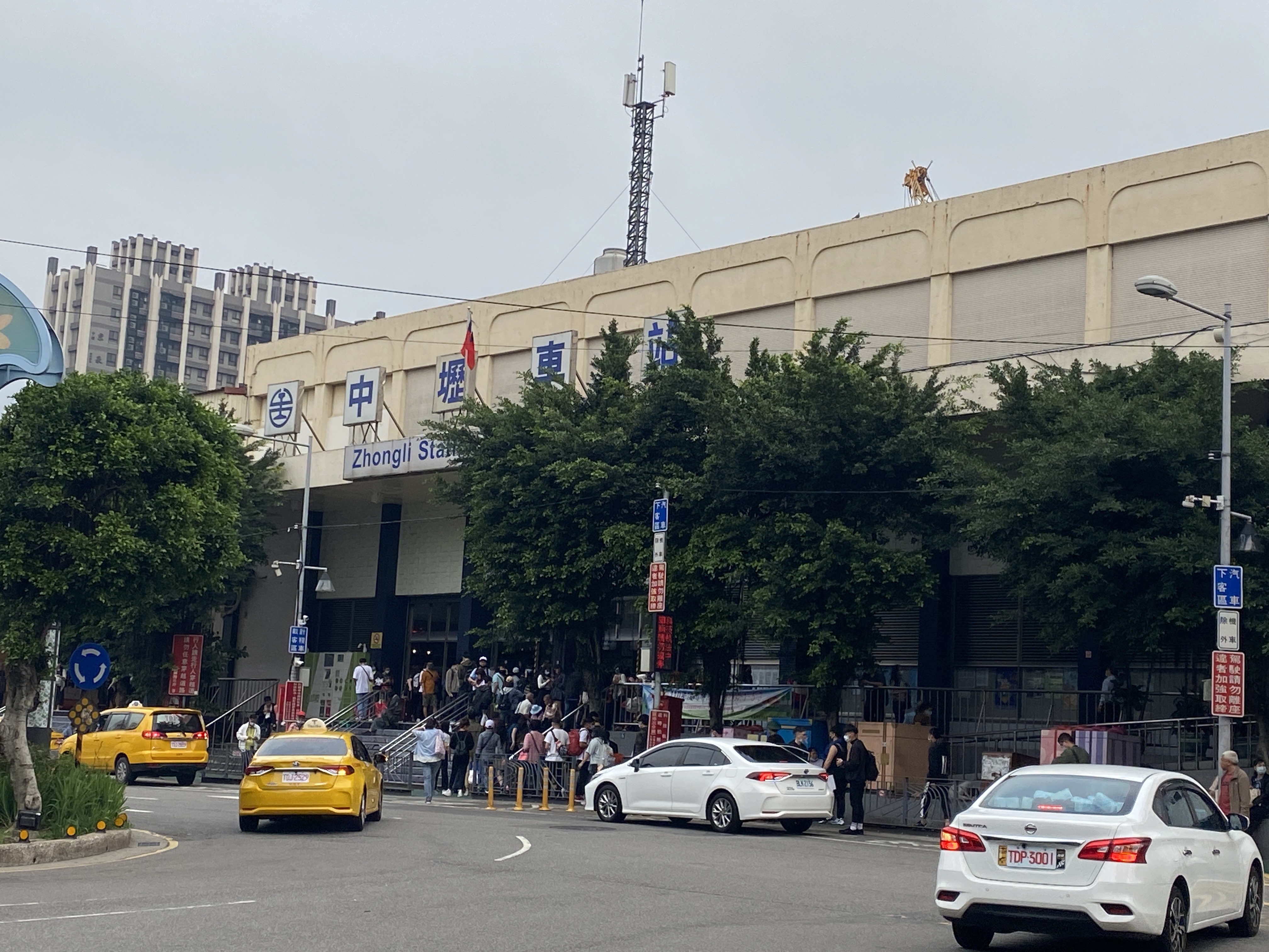 中壢火車站被指是全台最醜車站，如今將於明年6月拆除，啟用臨時新站。