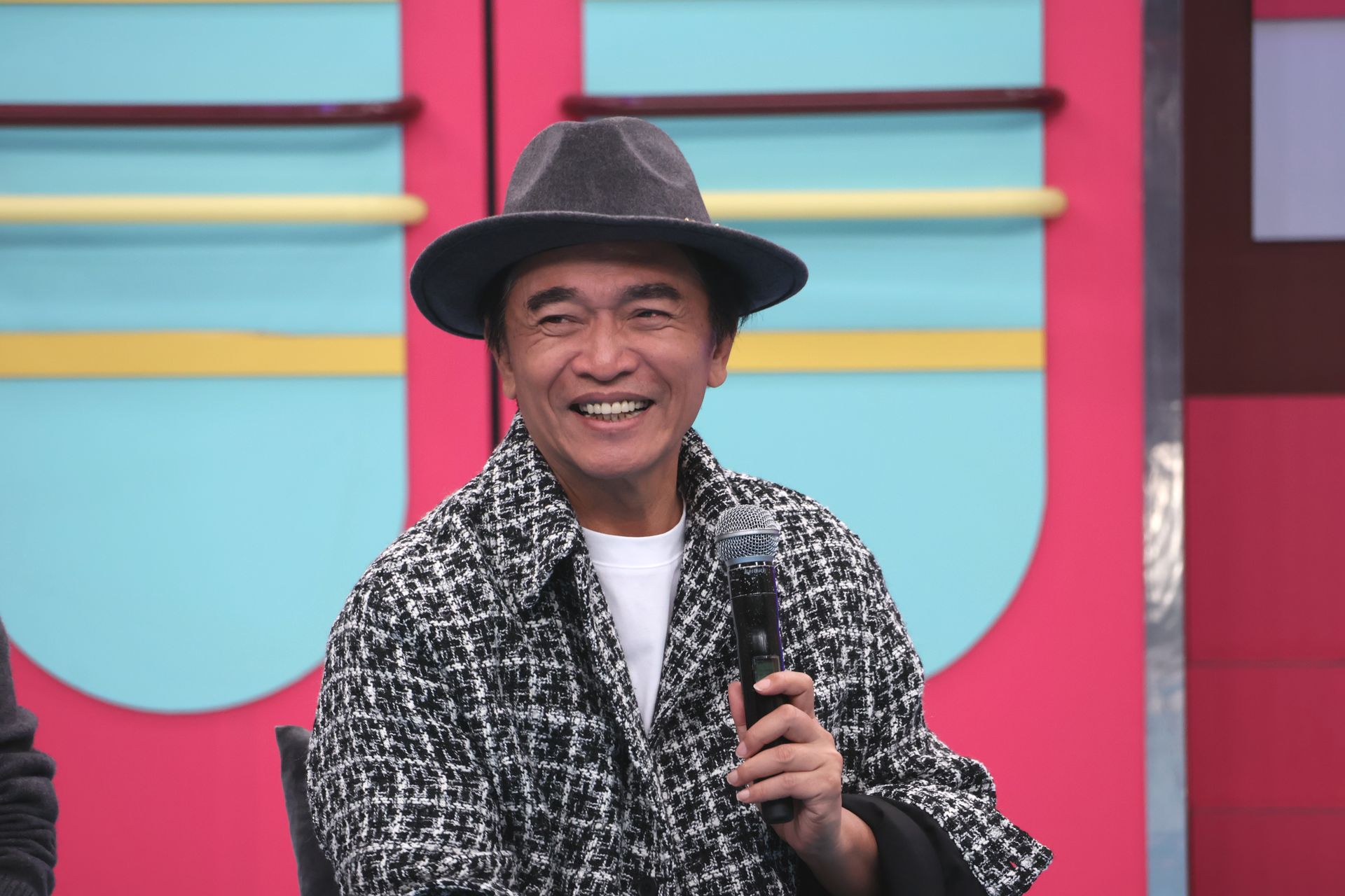 吳宗憲送H牌包包給兒子鹿希派女友。（中天提供）