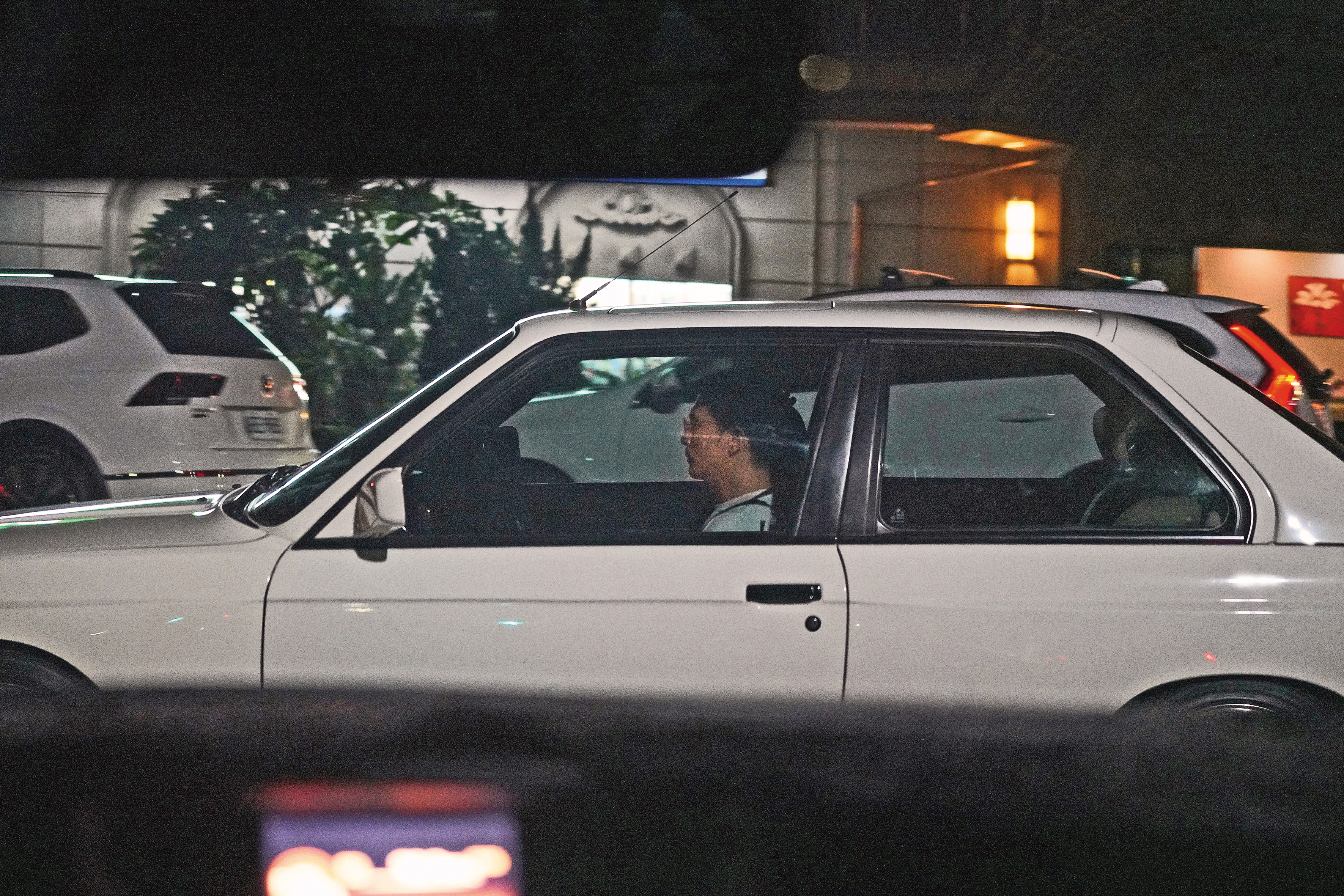 邱澤曾一度和張鈞甯夜遊車河遭本刊直擊，還爽快坦誠「努力追求中」，卻被張鈞甯拒絕而不了了之。