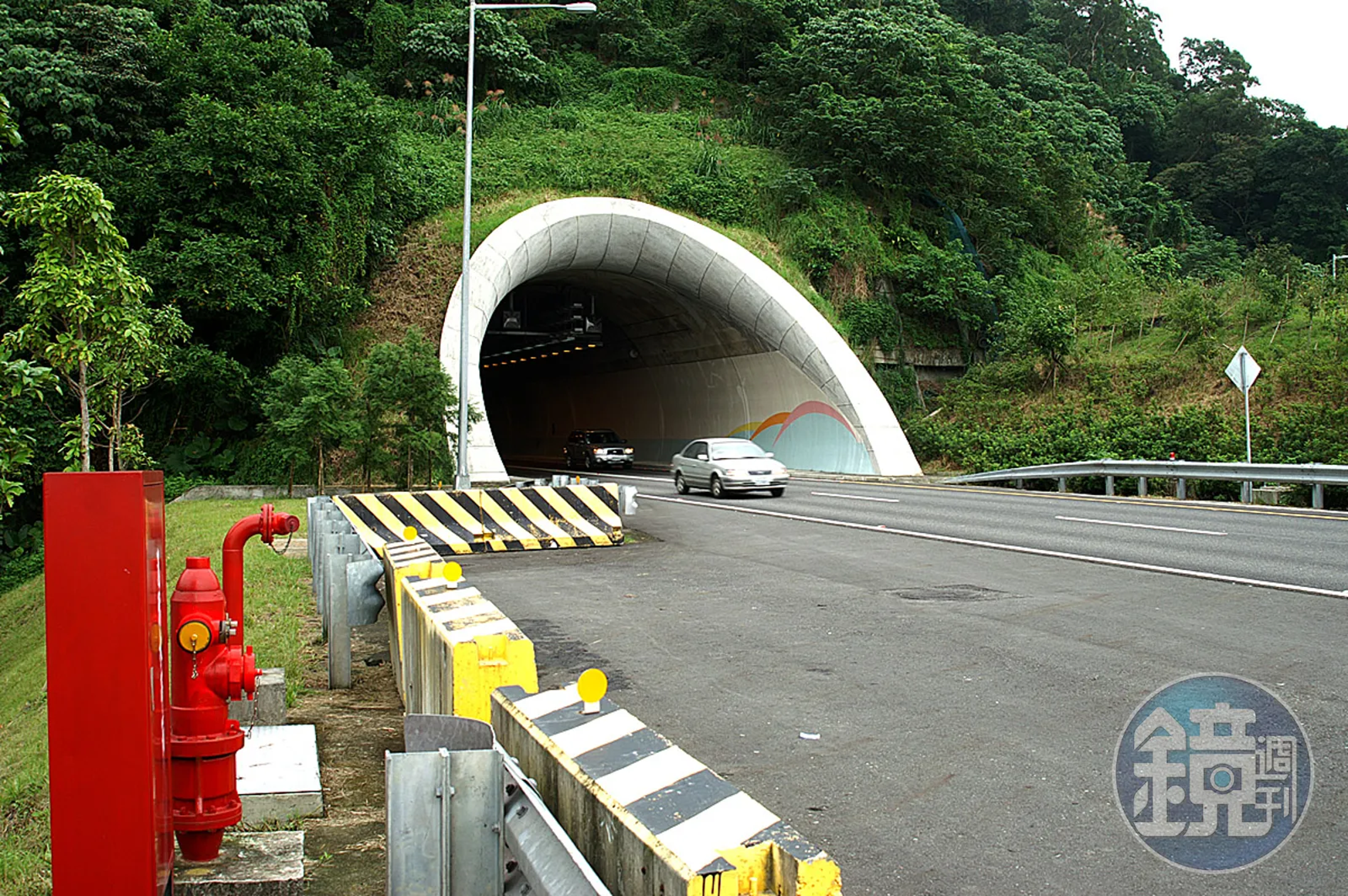 雪隧發生惡意逼車事件,引發眾怒。(本刊資料照)