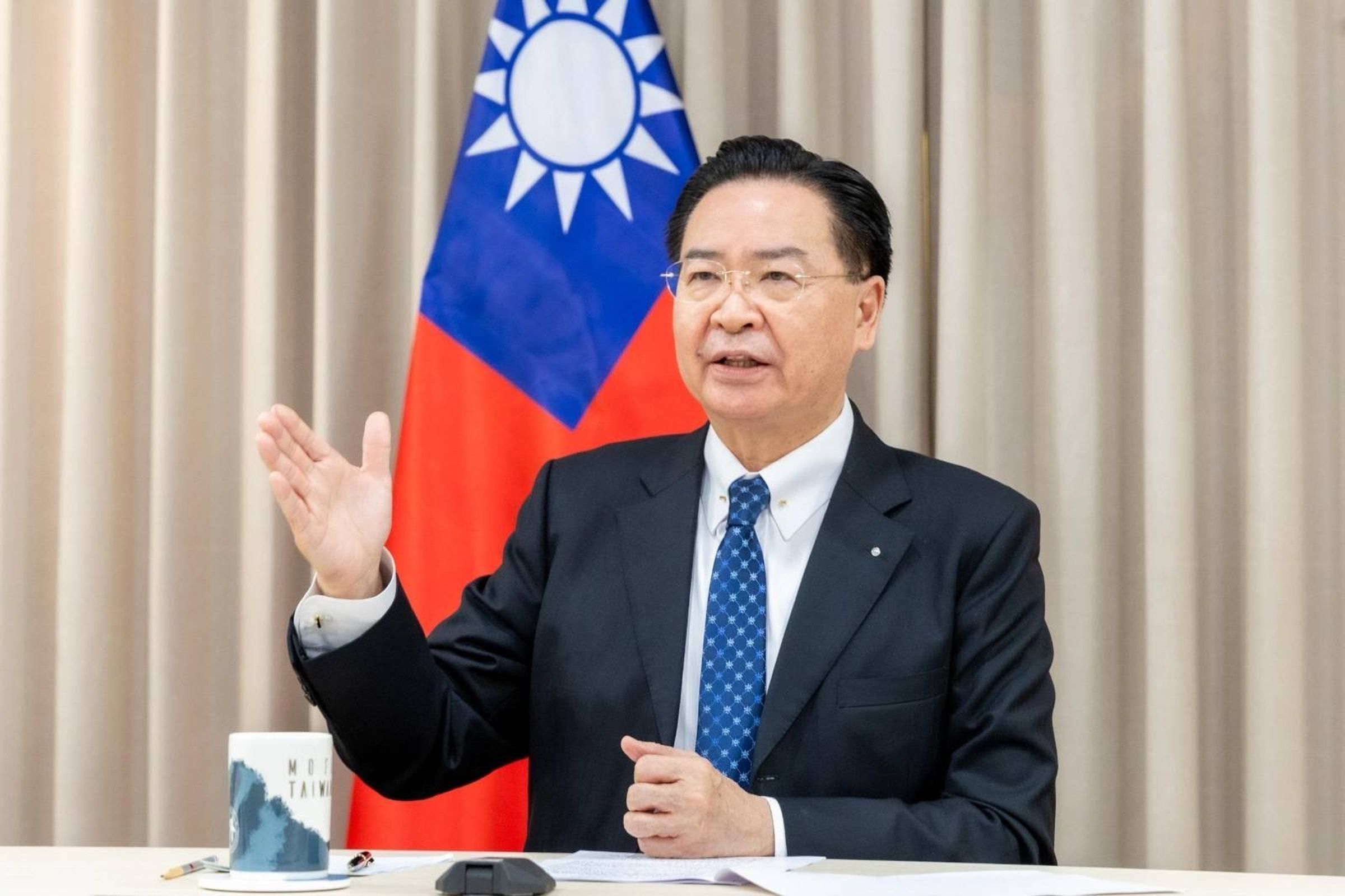外交部長吳釗燮去年12月29日接受法媒專訪，譴責中國干預越來越複雜。（外交部提供）