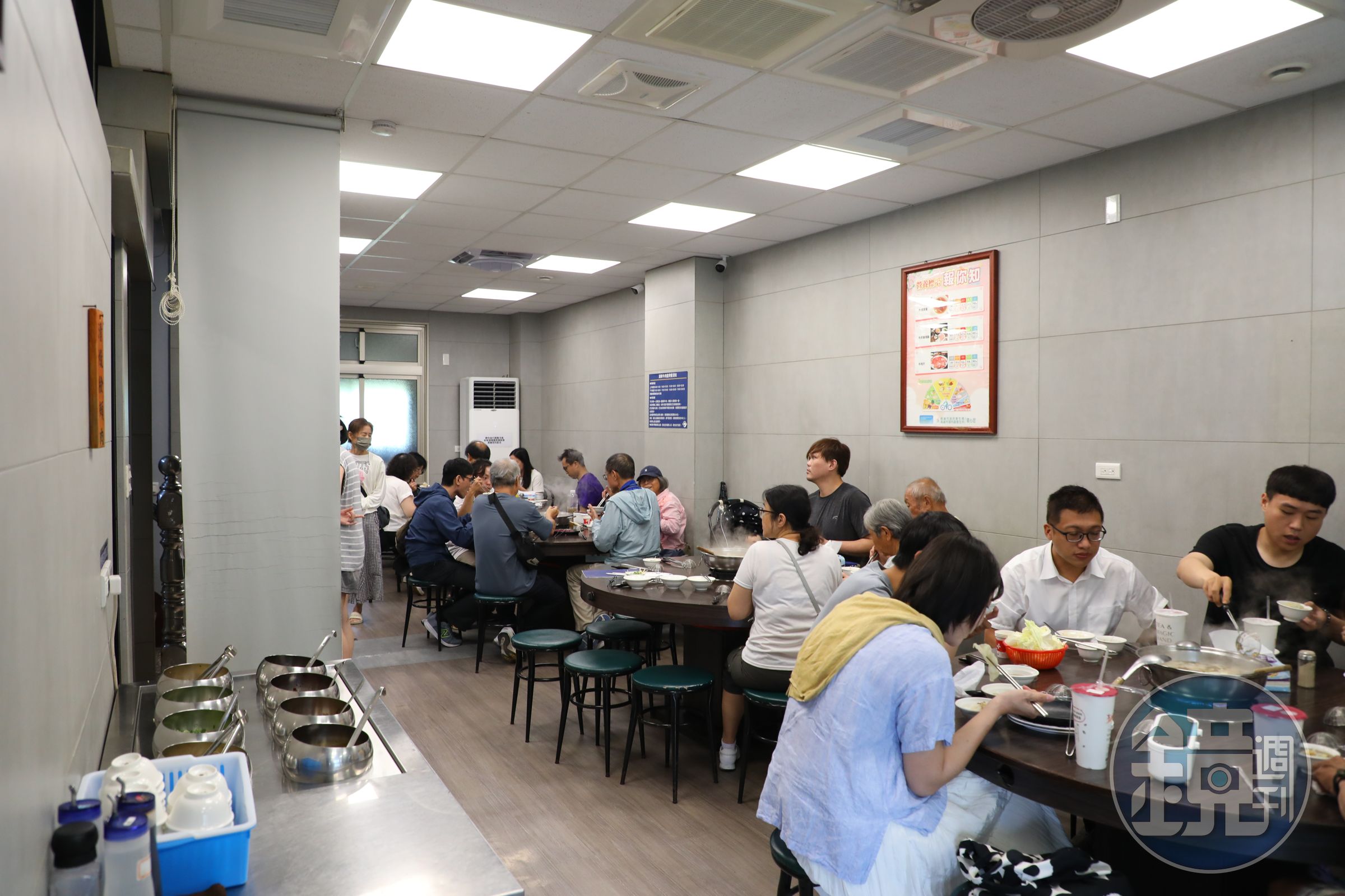 很難想像，早上10點就已有這麼多人在湖東吃牛肉鍋。