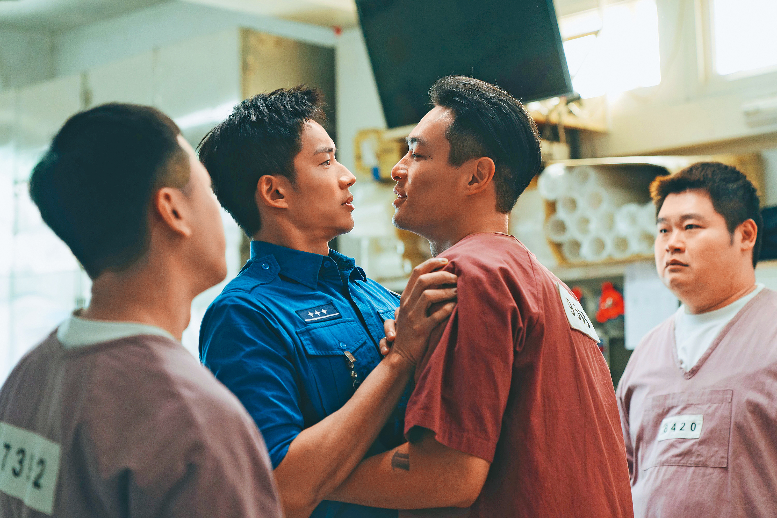 陳澤耀在《監所男子囚生記》中給出動作戲，但最令人回味的，是他與楊祐寧的許多對戲場面。（愛奇藝國際版、壹壹影業提供）