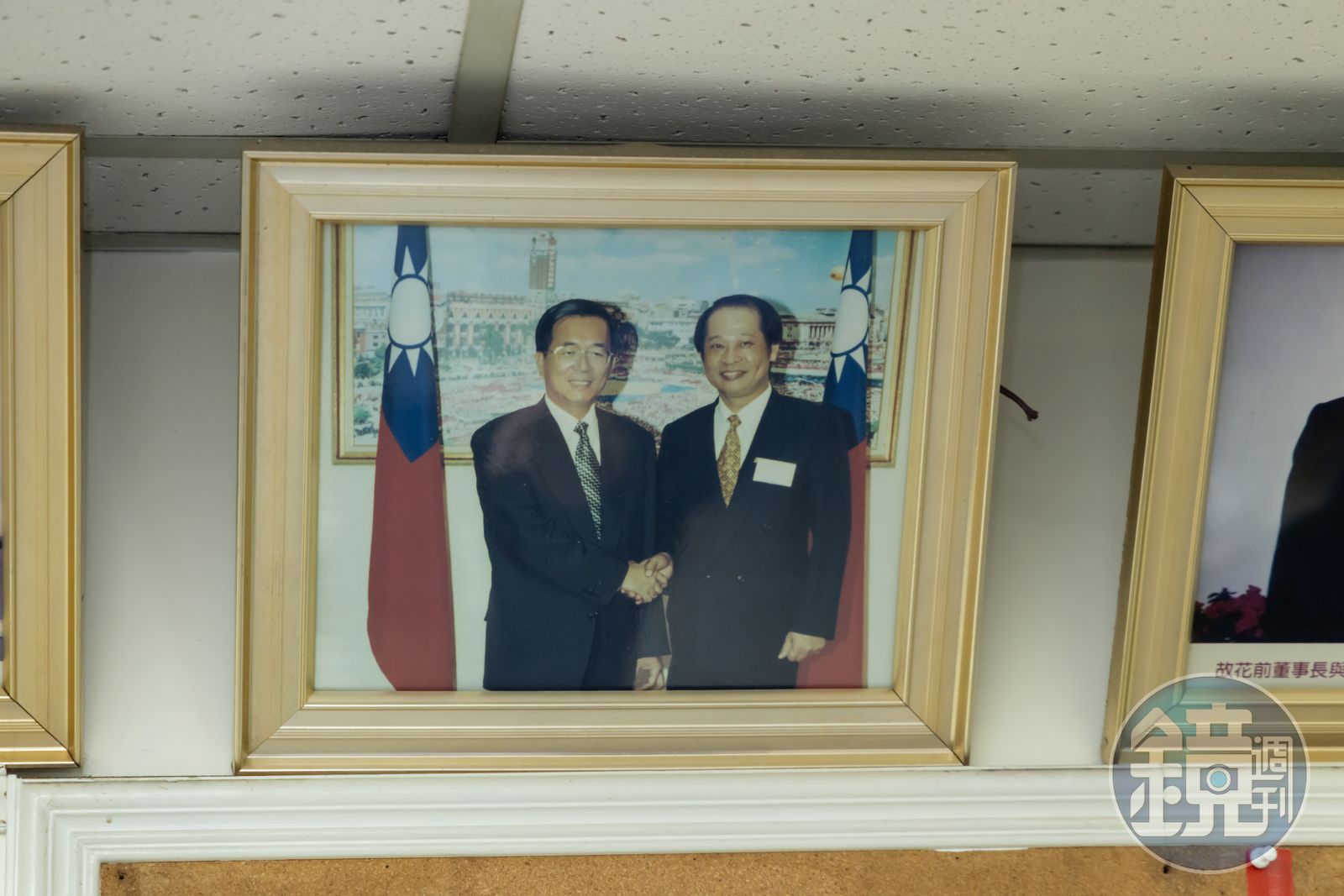 宏偉電機1996年獲國家磐石獎肯定後,便經常得獎。圖為董事長黃埮城與前總統陳水扁合影。