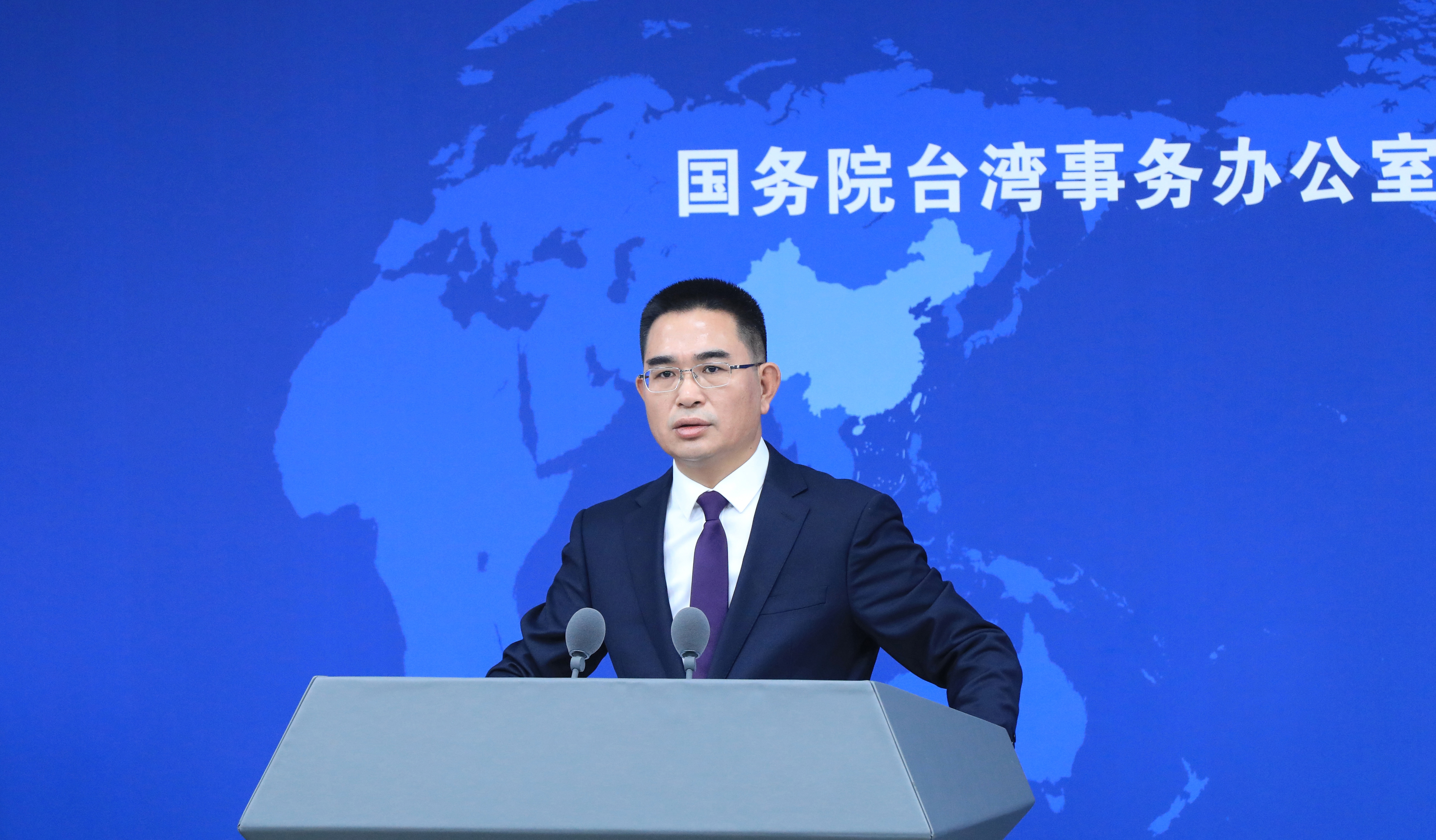 國台辦推出「台獨舉報專欄」後，發言人陳斌華晚間就公布遭舉報11人名單。（翻攝自國台辦微博）