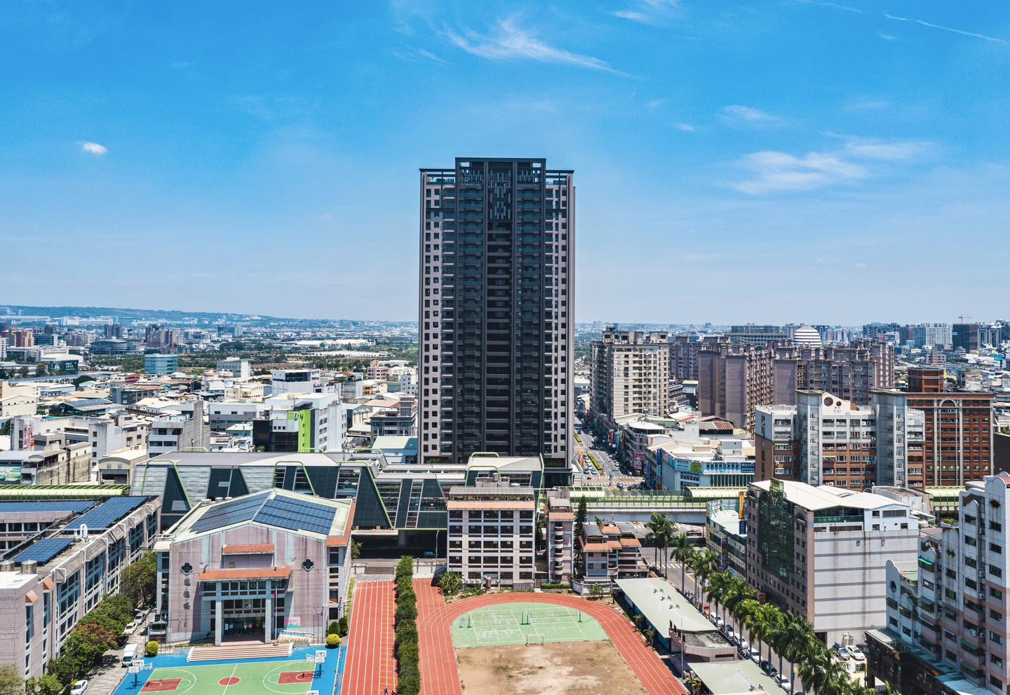 台中市交通局分享捷運共構宅的標售案，引發網友熱議。（翻攝自台中市政府交通局臉書）