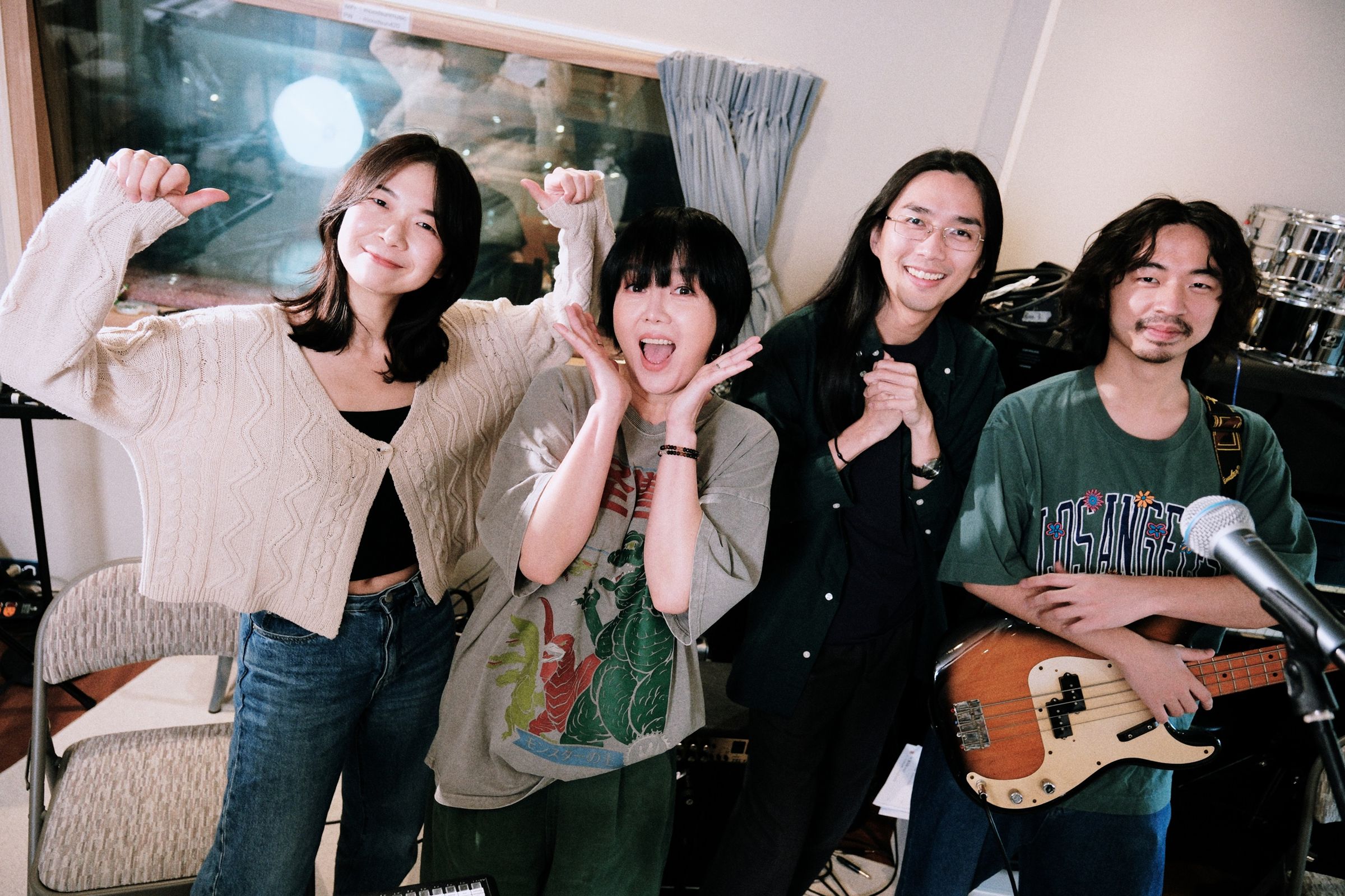 第一次練團就建立絕佳默契!百合花稱讚苗可麗「聲音好乾淨」反被虧「所以我人很髒嗎?」(出日音樂提供)