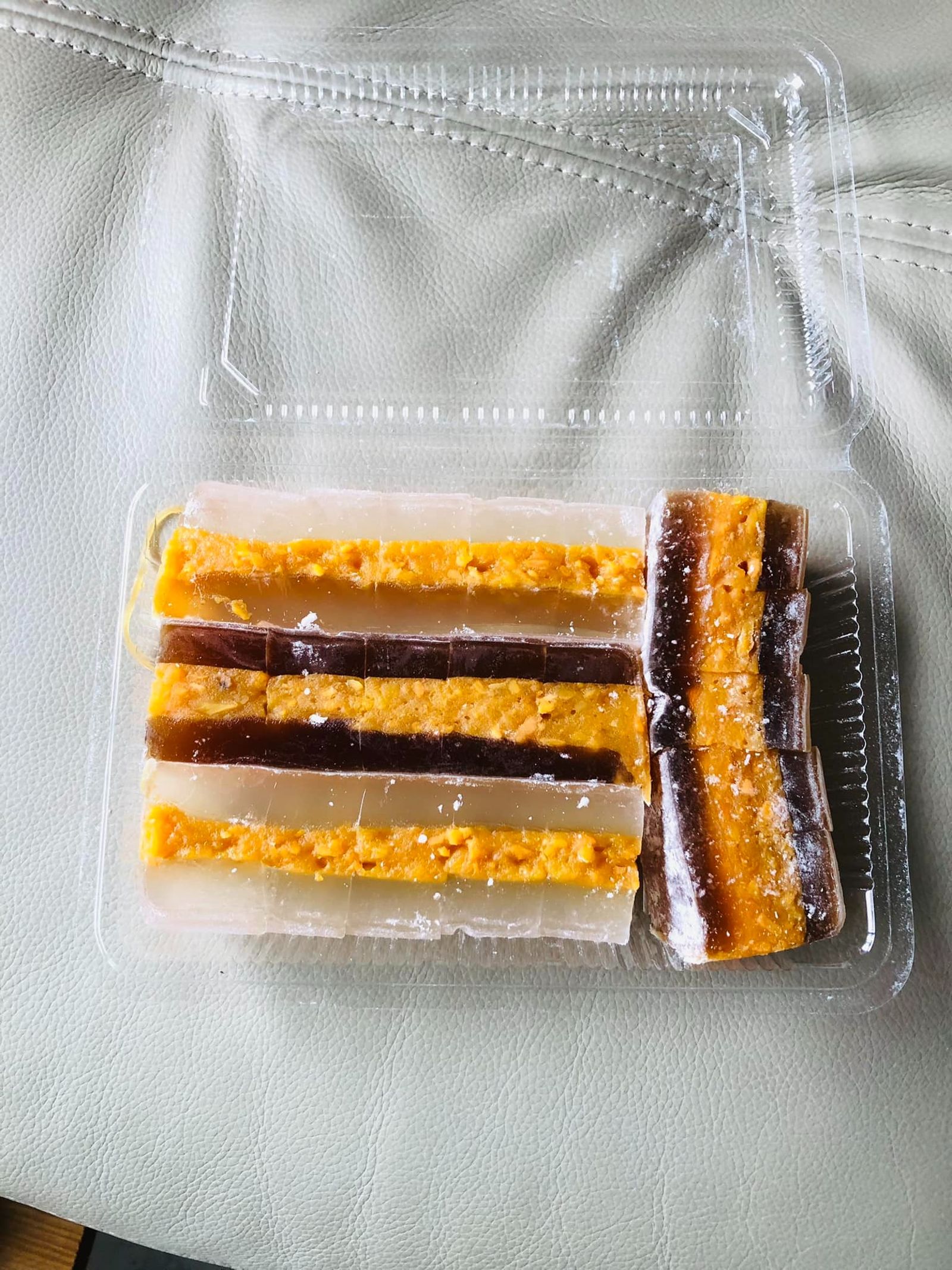 謝麗金在臉書抱怨買了2片甜糕竟要價359元，台北市市場處馬上前往稽查。（圖／翻攝自謝麗金臉書）