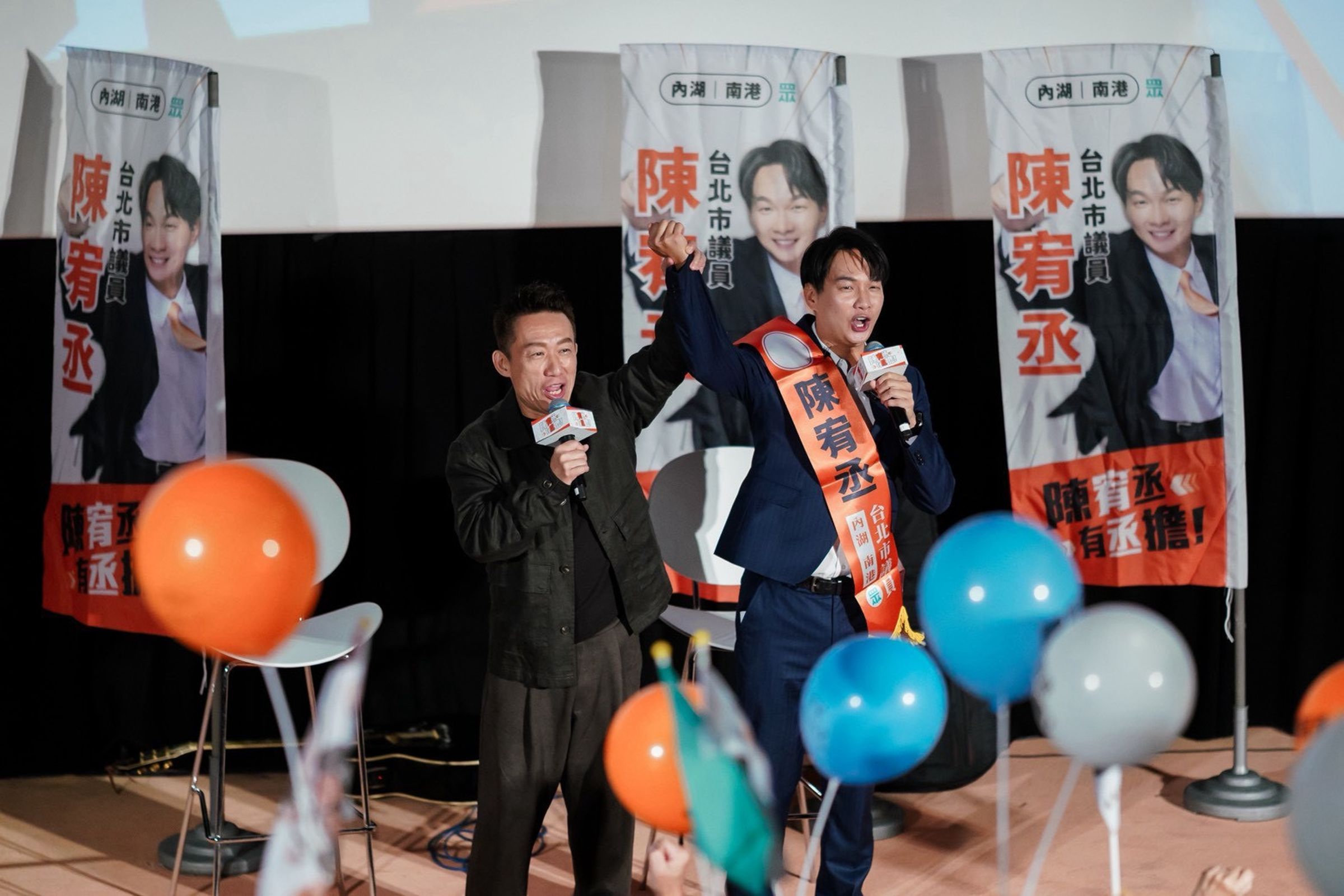 民眾黨議員陳宥丞邀郭子乾站台，卻因模仿總統賴清德遭網友惡搞「羈押禁見」，引發話題。（陳宥丞競選總部提供）
