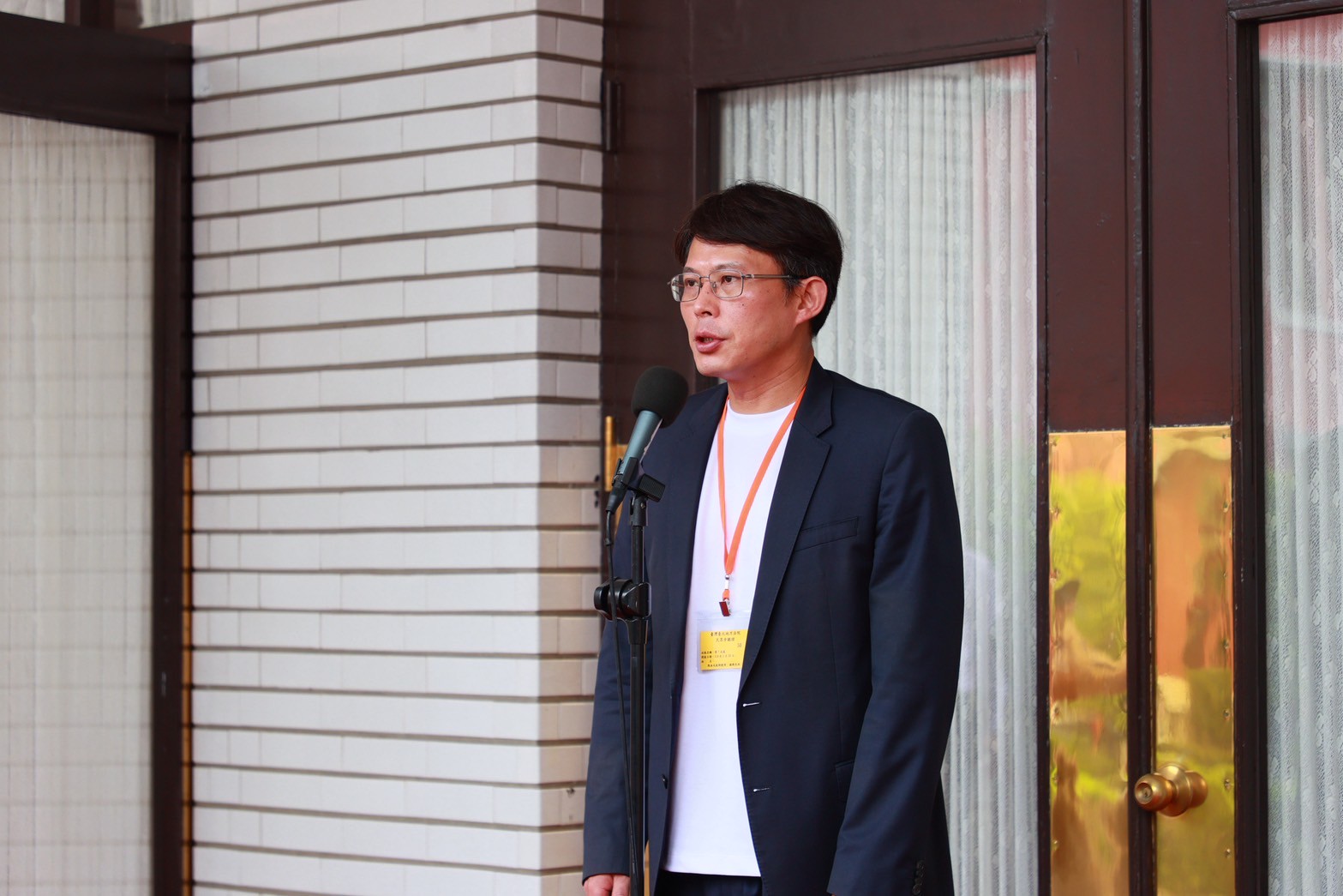 黃國昌在立院前受訪時回應，強調溝通應「不能有預設立場」。（民眾黨提供）