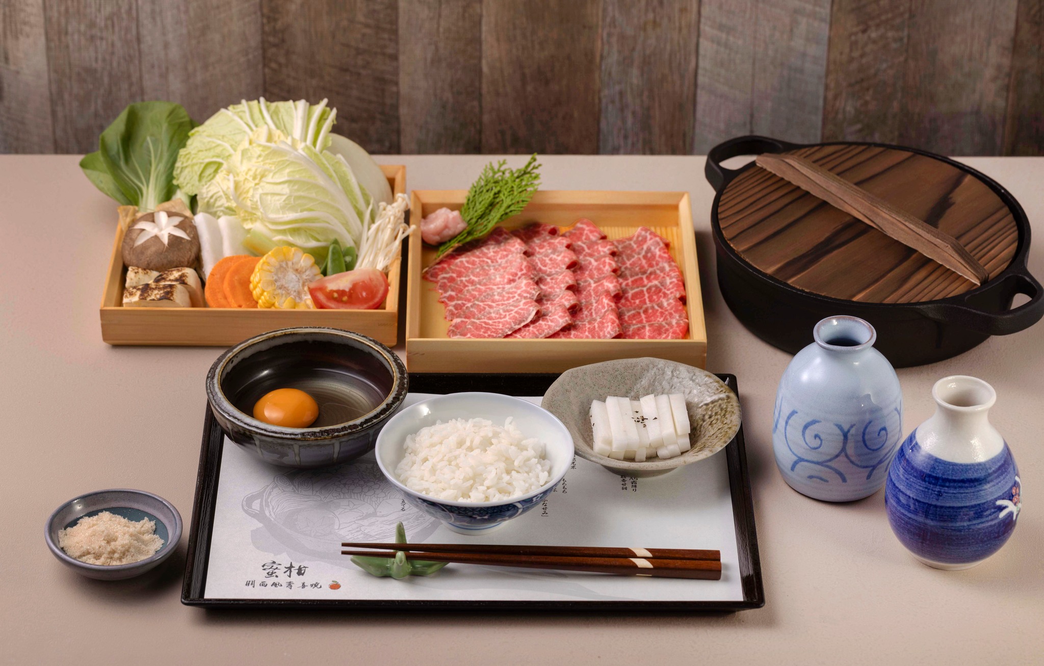 有民眾在台中市西區一家壽喜燒用餐後出現嚴重腹瀉、發燒及畏寒等症狀。（翻攝自臉書蜜柑 關西風壽喜燒）