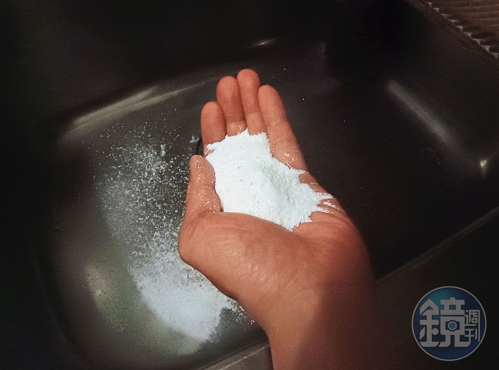 陳男犯案隔日前往建材行購買石灰粉，撒在屍塊上避免腐爛及掩飾異味。 （示意圖）