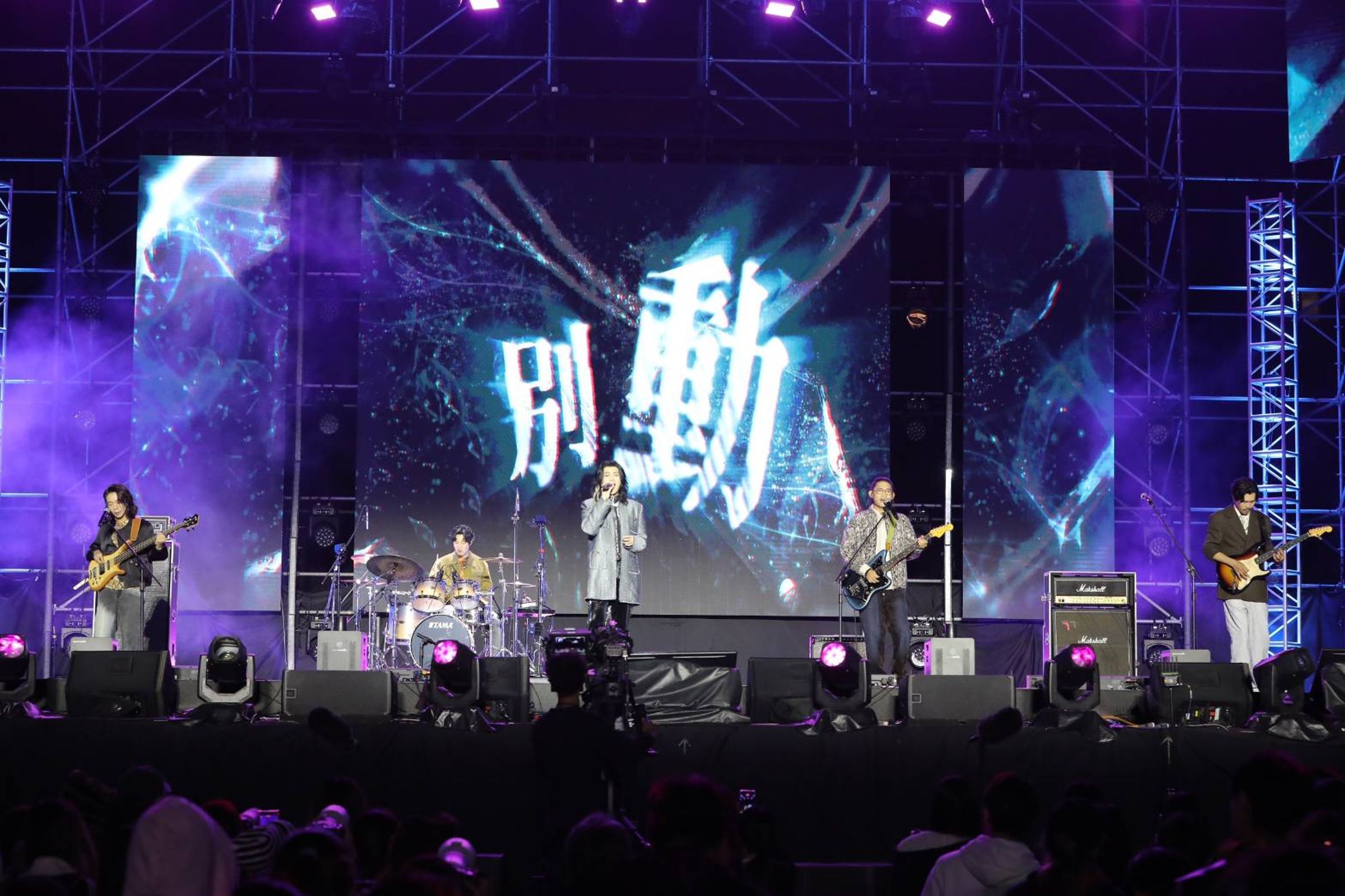 麋先生主唱聖皓感性表示：「除了與歌迷共度，新年的第一刻，也想跟這群像家人般的兄弟姐妹說聲新年快樂！」（台南市政府提供）