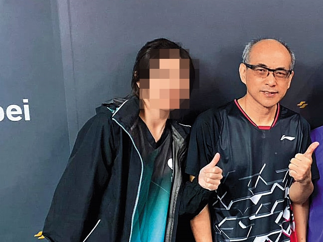 前金管會副主委鄭貞茂（右）與前下屬A女（左）外遇，留下不少合照。（讀者提供）