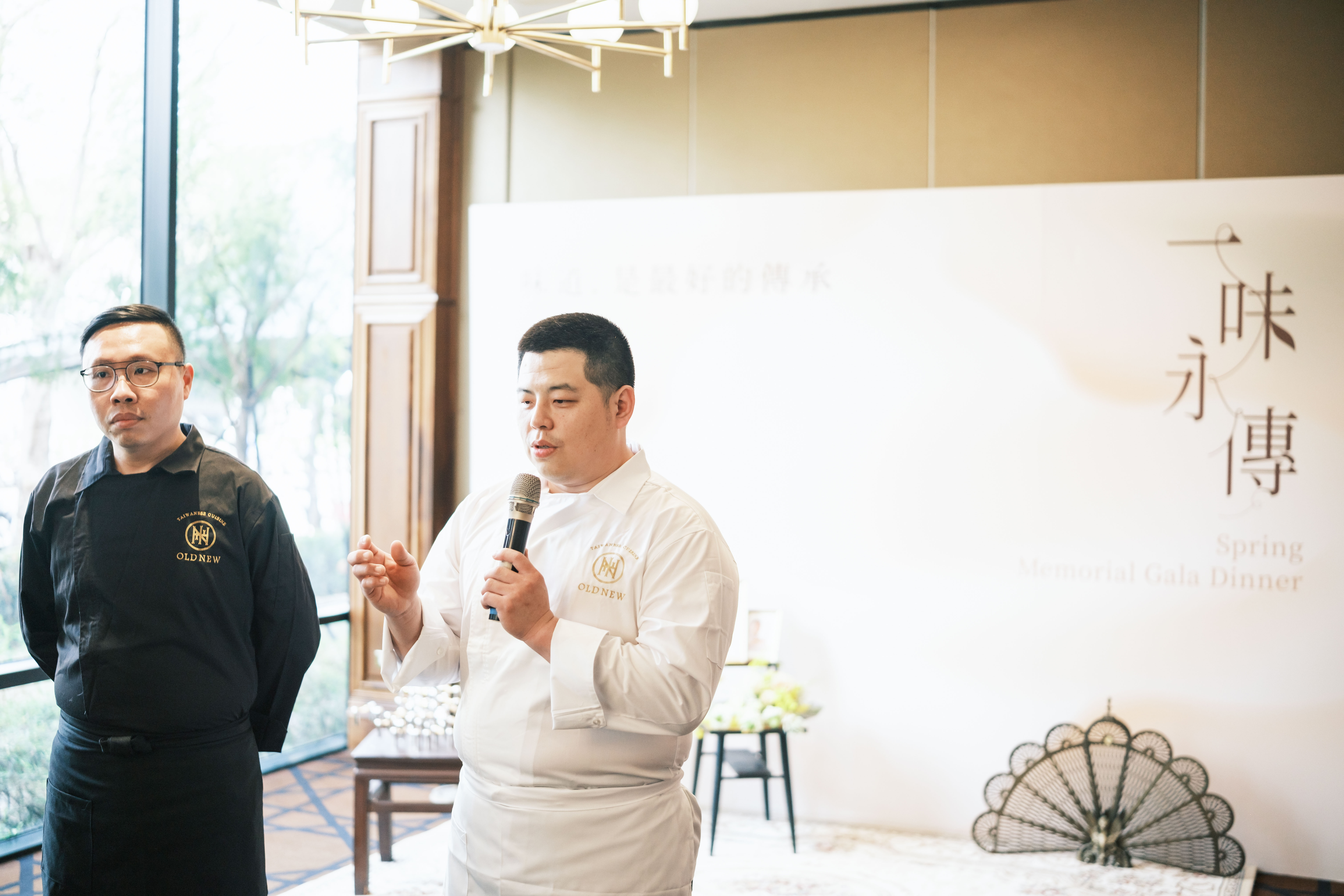 老新台菜的主廚團隊回憶2021年與保師傅相處學習的點滴，稱保師傅毫無保留地傳授了近50道菜。（老新台菜提供）