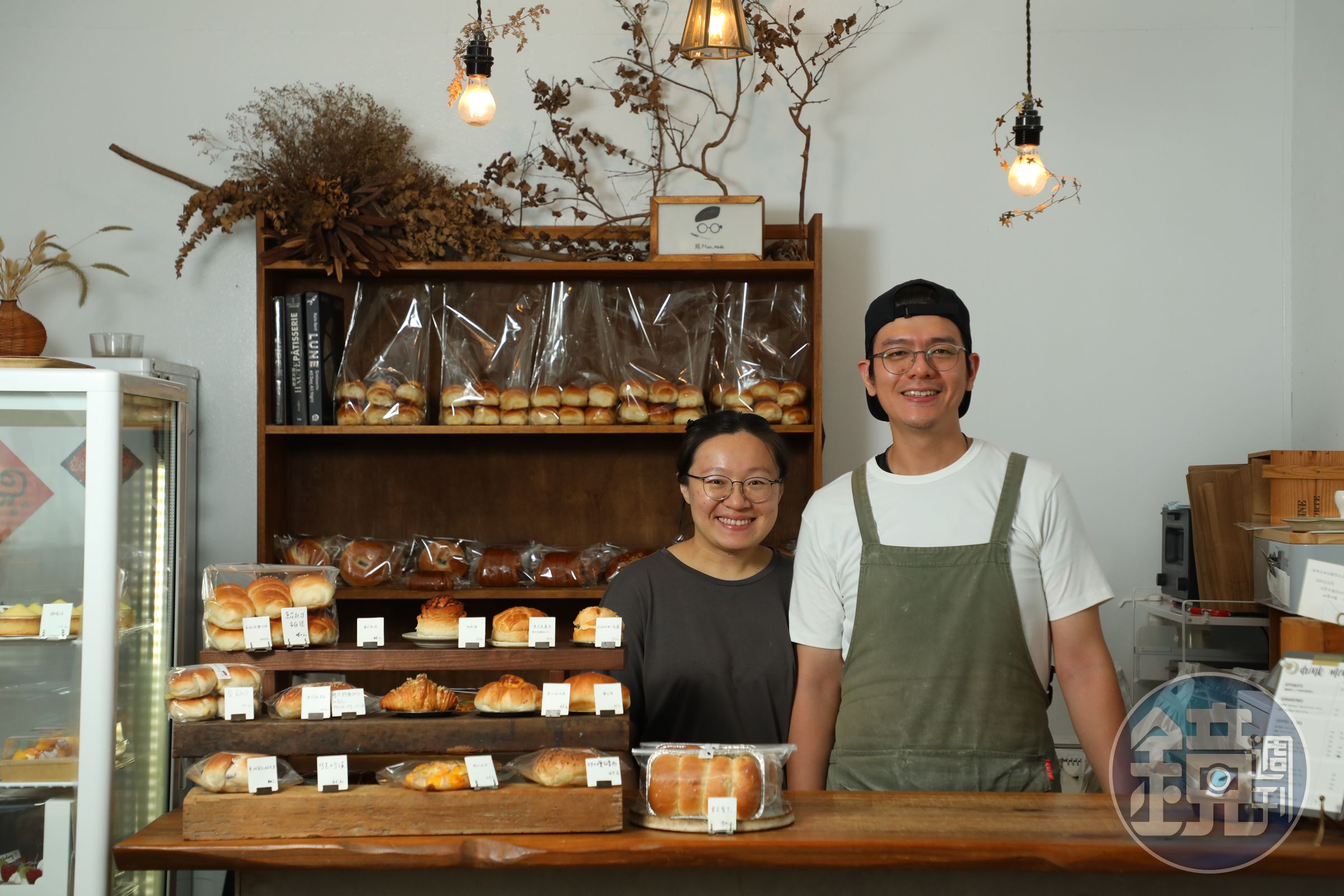 覓manmade」由台中人廖曉萱（左）與香港夫婿鄭敬民（右），從工作室開始，一手打造。