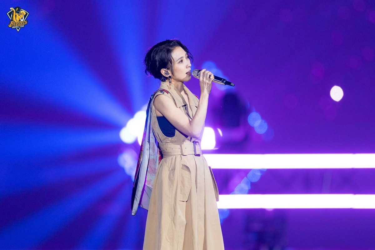 戴佩妮首度在大巨蛋演出坦言緊張。(中信兄弟提供)