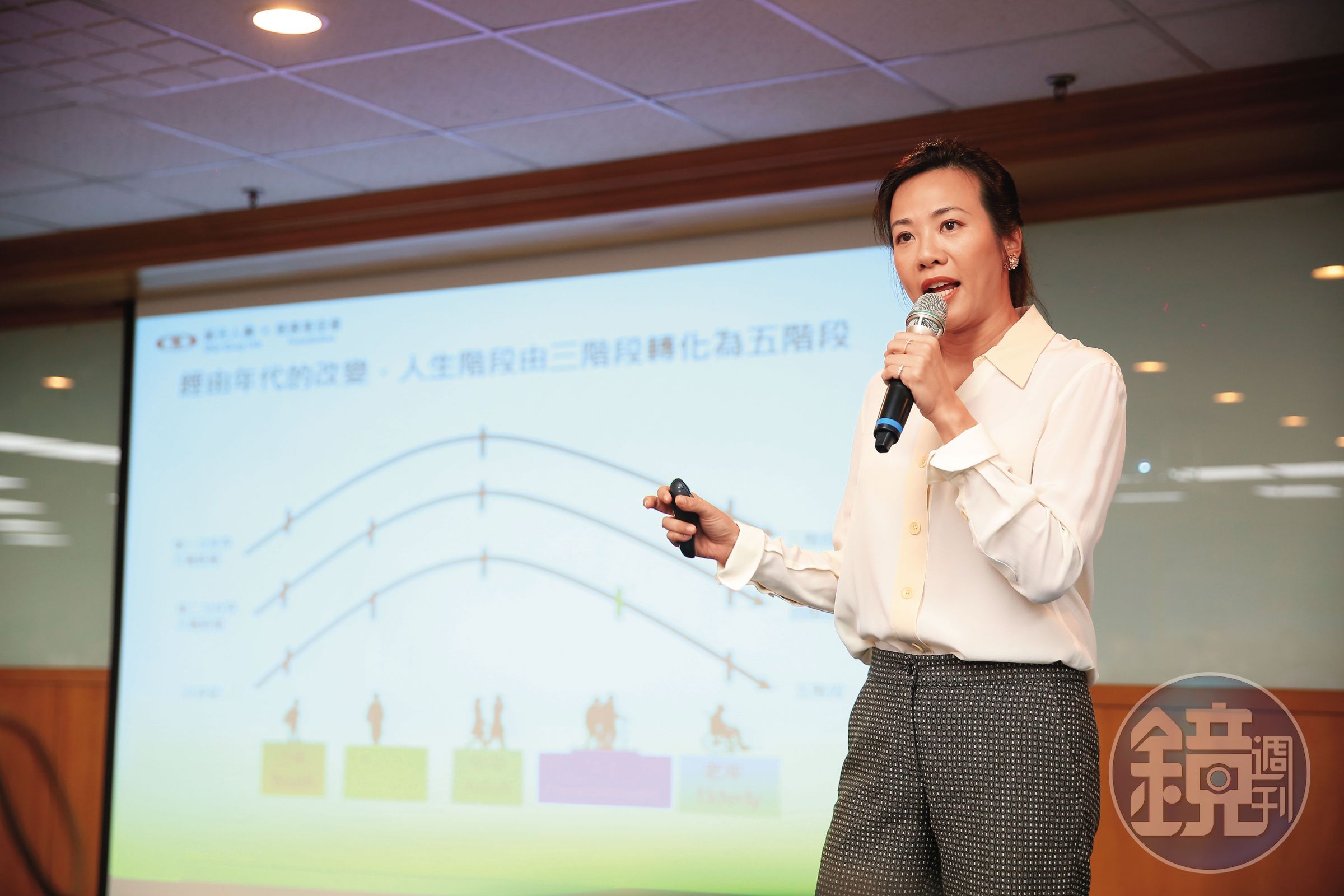 吳欣盈出身新光集團，從爸爸、外公到叔叔、舅媽，家族從政史橫跨藍綠光譜。圖為她擔任新光人壽慈善基金會執行長時期。