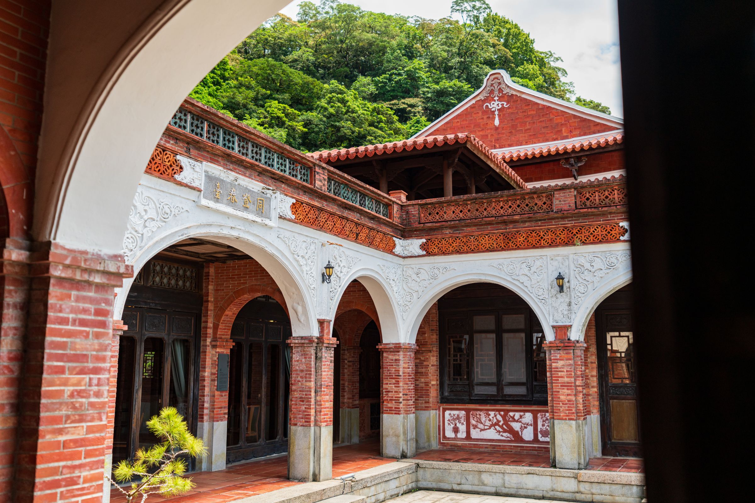 The One 南園是華人世界最美的山中園林，如同一座無牆美術館，將自然、建築、藝術與人文完美結合。（The One南園提供）