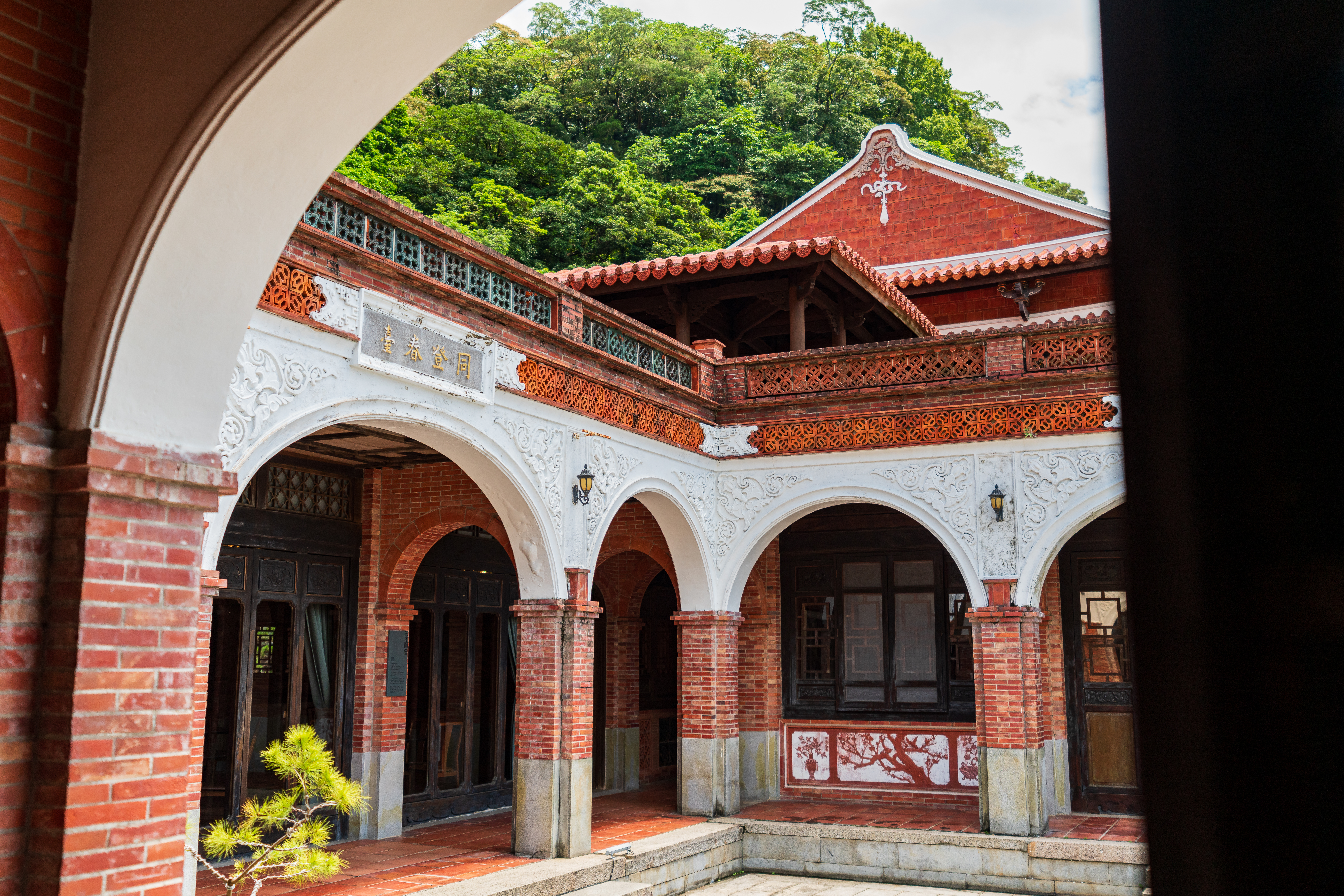 The One 南園是華人世界最美的山中園林，如同一座無牆美術館，將自然、建築、藝術與人文完美結合。（The One南園提供）