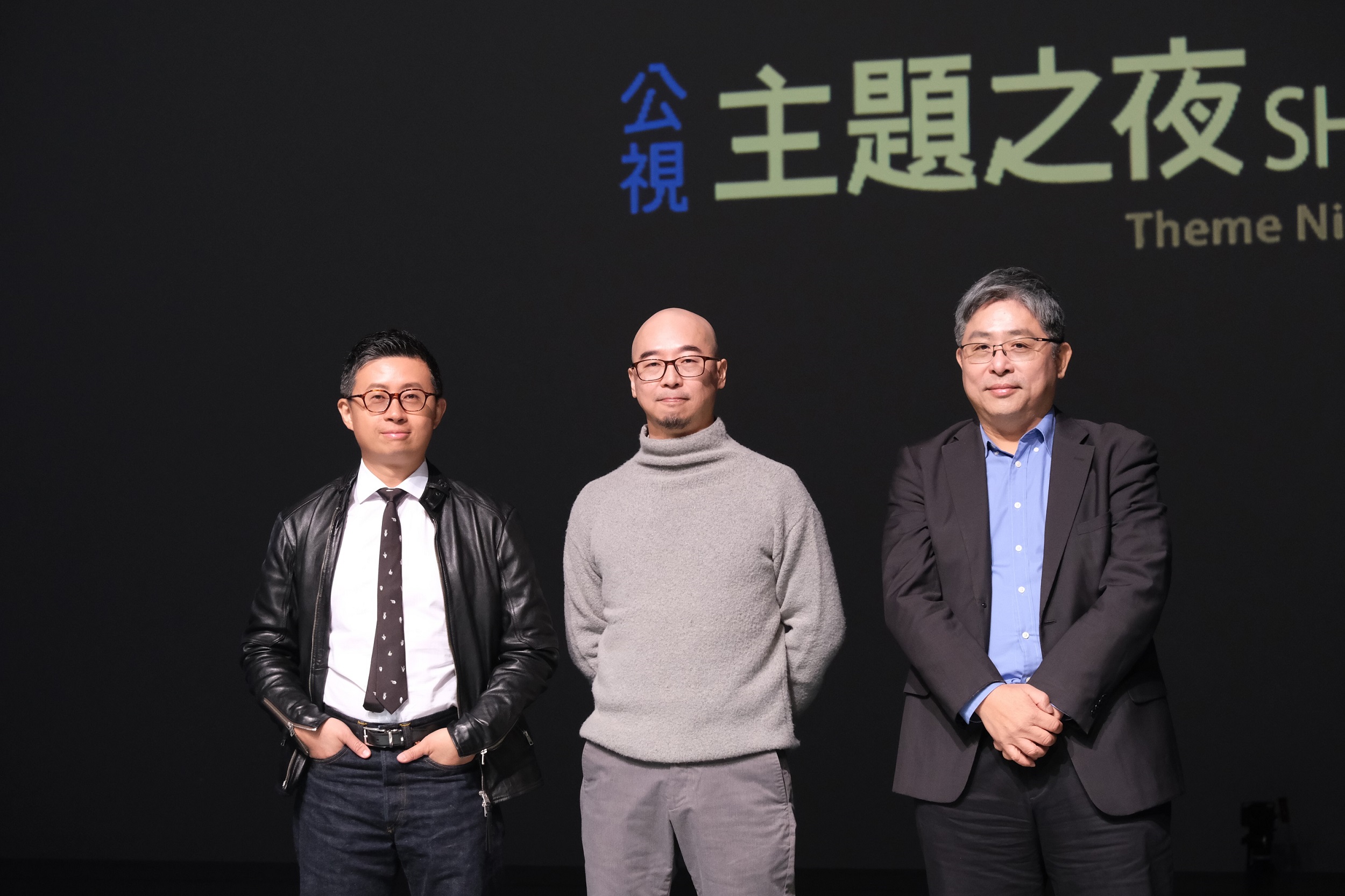 本週五《公視主題之夜SHOW》主題論壇由呱吉（左起）主持、並邀陽明交大生化暨分子生物研究所特聘教授許翱麟、陽明交大科技與社會研究所特聘教授郭文華，共同思辨永生議題。（公視提供）
