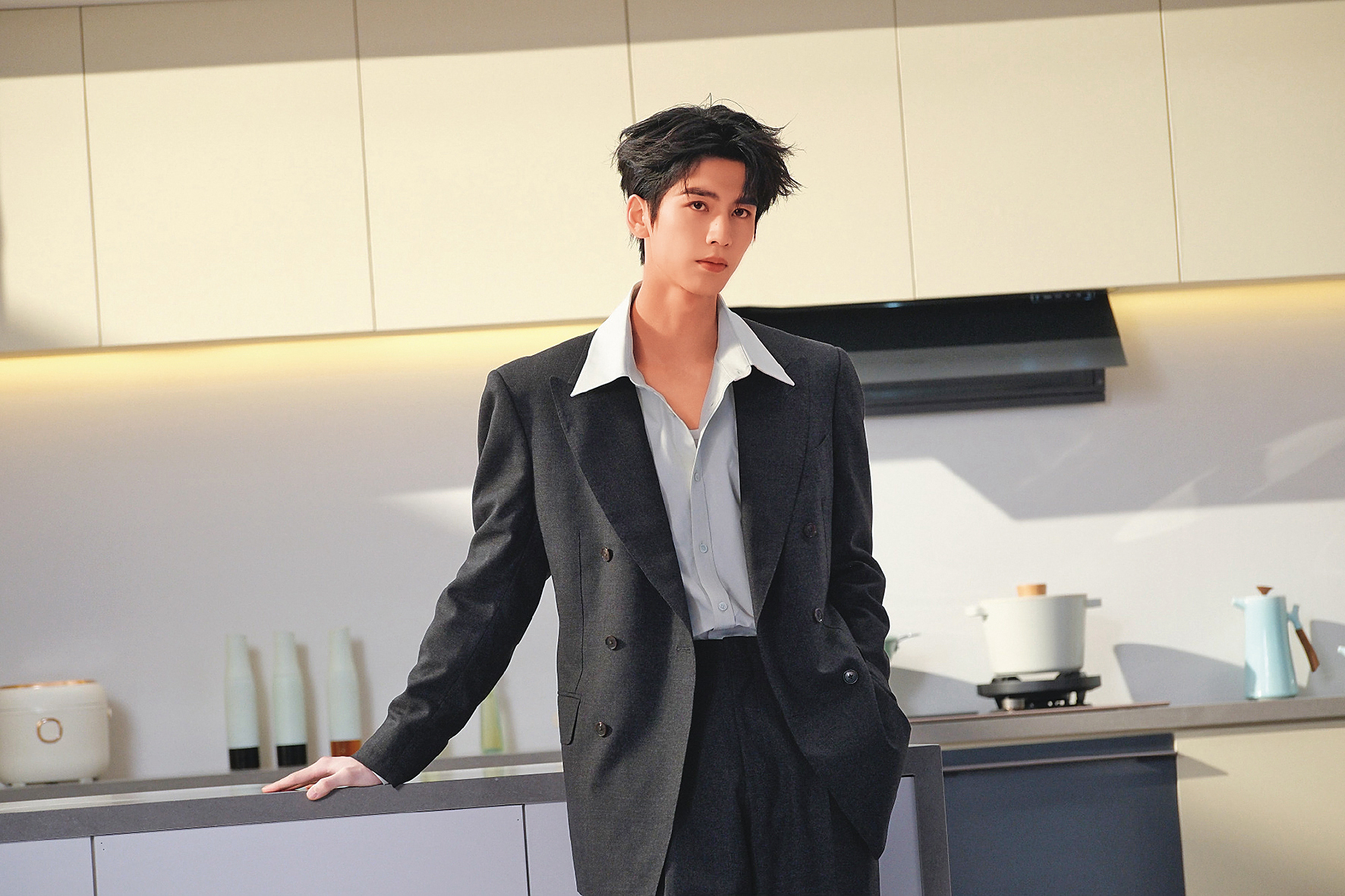 張凌赫走紅後包括白鹿、虞書欣都曾被捲入緋聞。（張凌赫微博）