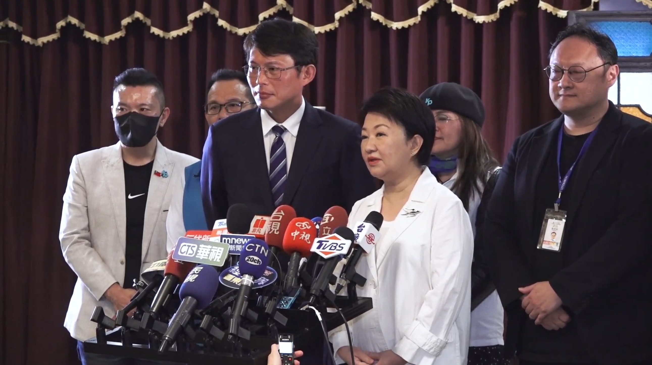 台灣民眾黨主席黃國昌今（5）日下午到台中市政府拜會市長盧秀燕。