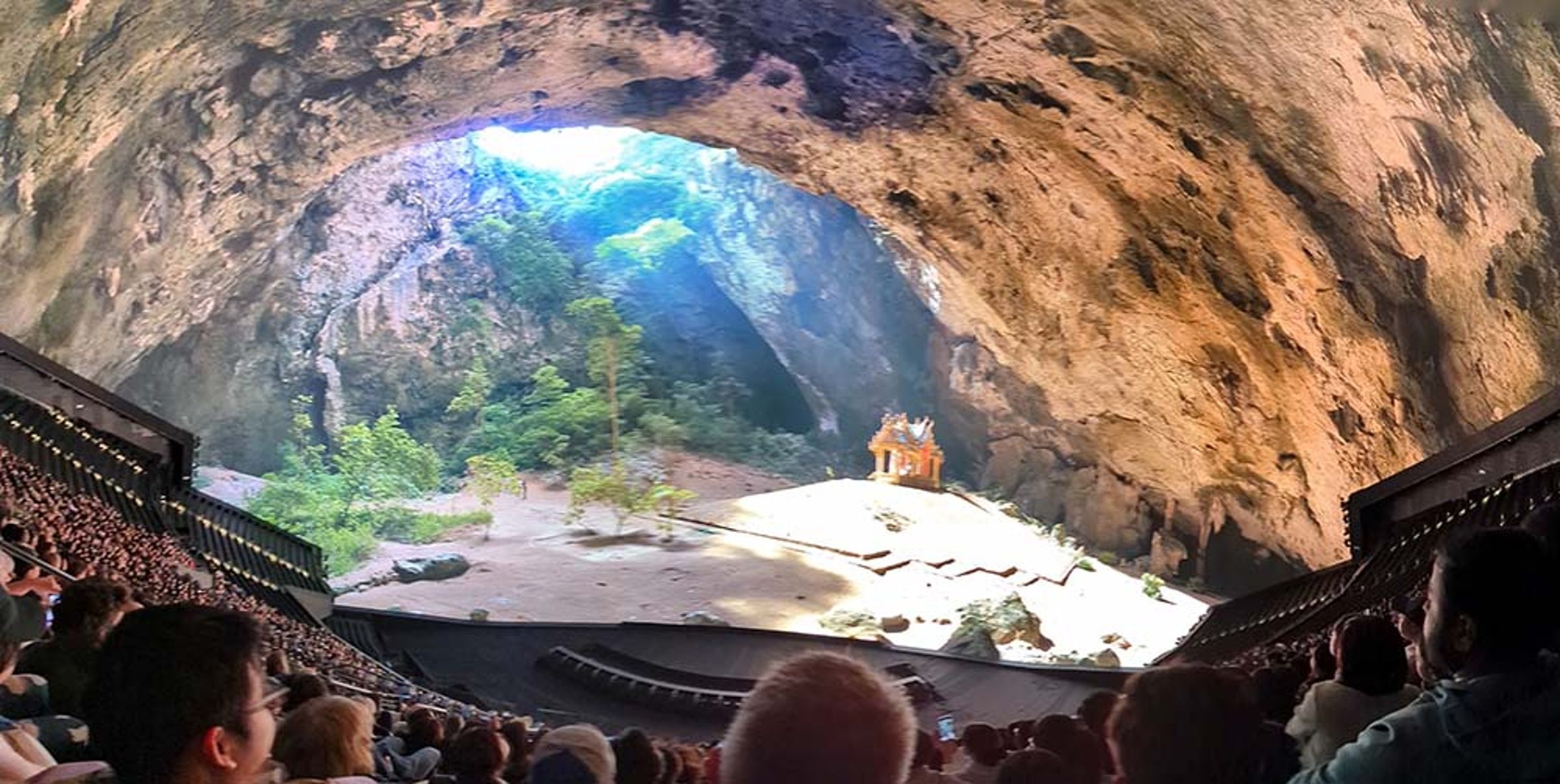 世邦旅遊獨家推出的美西行程「星宇航空～美西雙國家公園、環球影城、西雅圖夜未眠10日遊」走訪拉斯維加斯球體秀Sphere。（世邦旅遊提供）