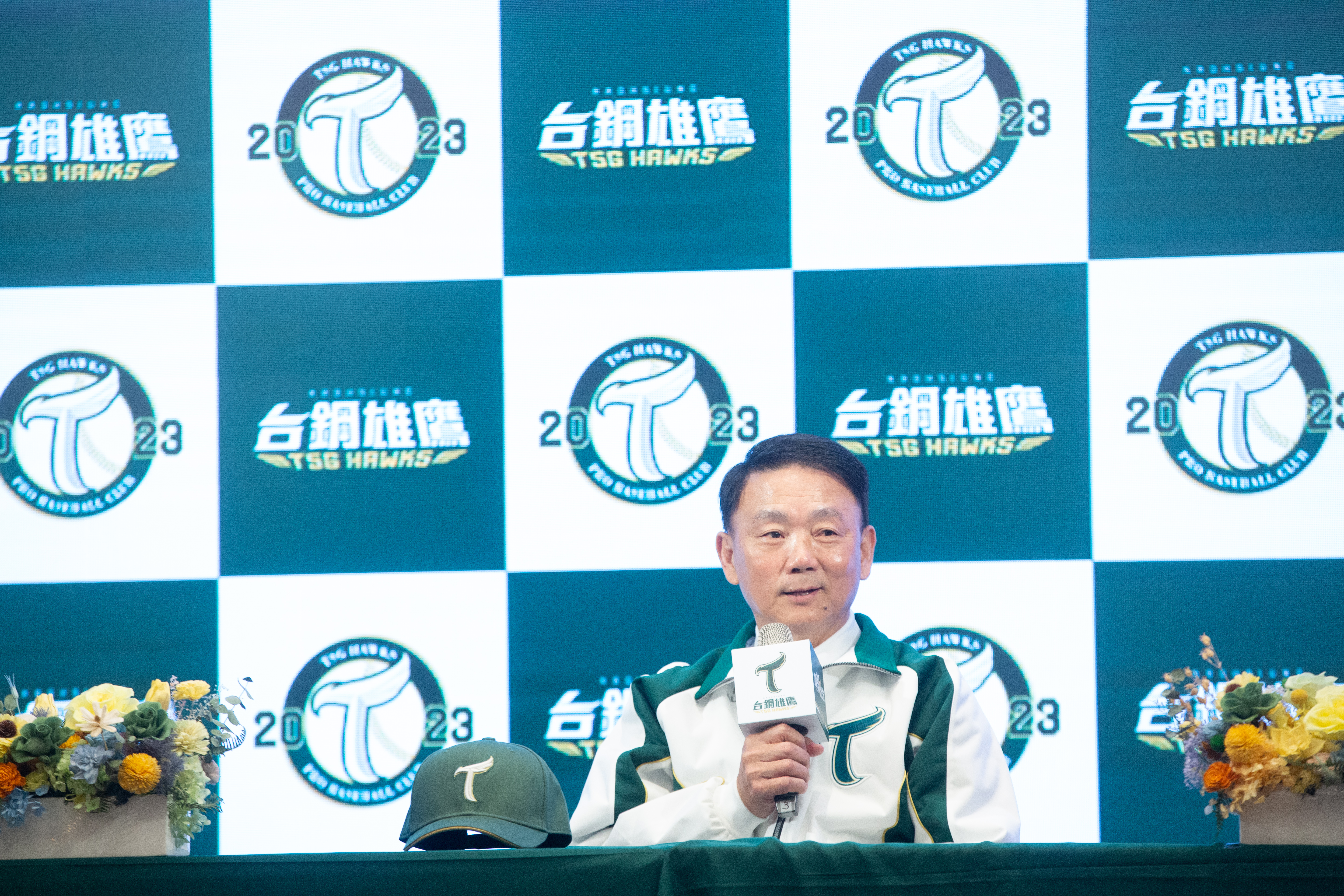 針對體育署遭削減11億預算，台鋼雄鷹總教練洪一中表示不解。（本刊資料照）