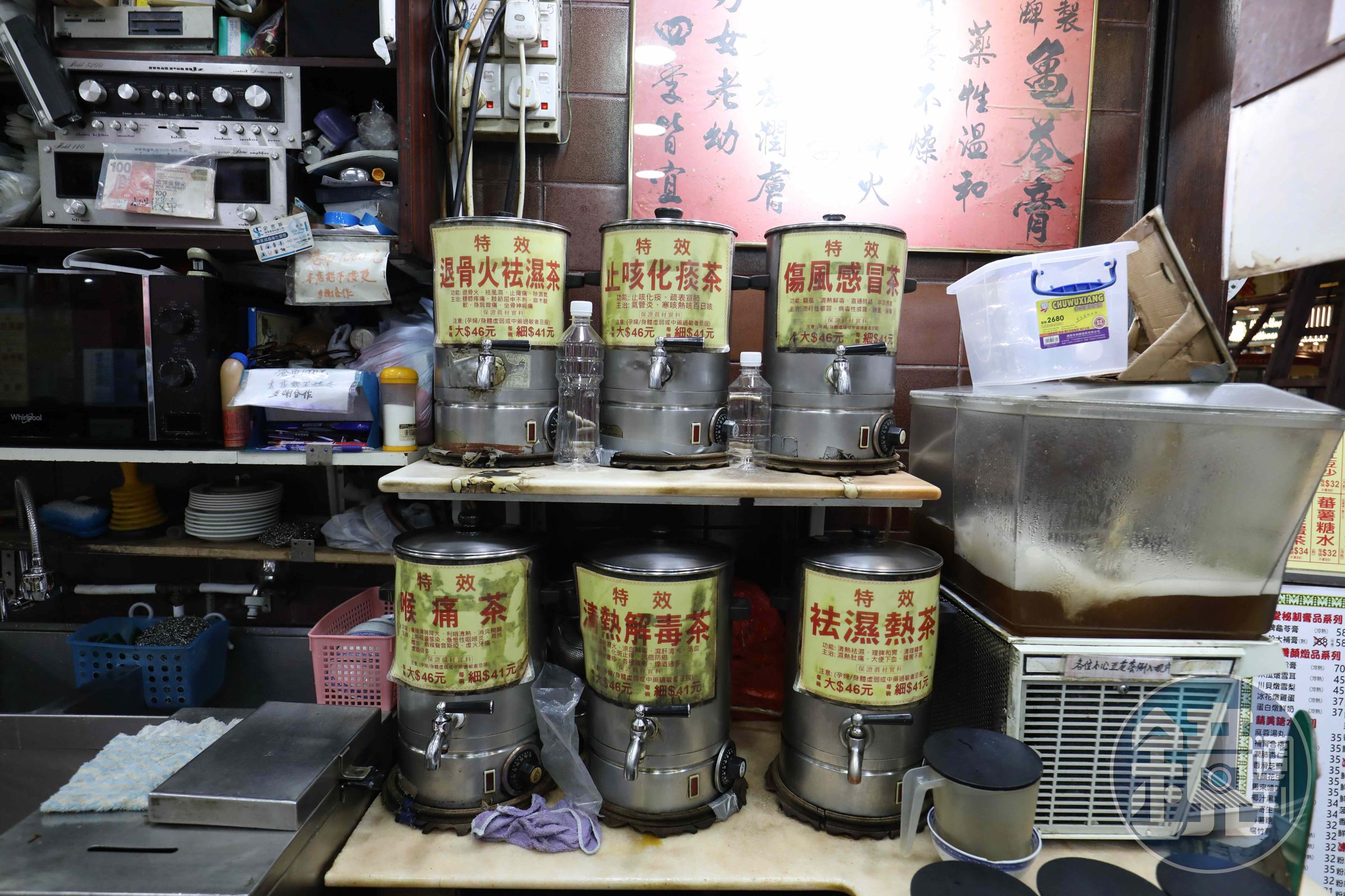 從祛濕、清熱到潤燥，泰和堂依照不同需求，提供多款涼茶讓客人挑選，可以外帶也能內用。