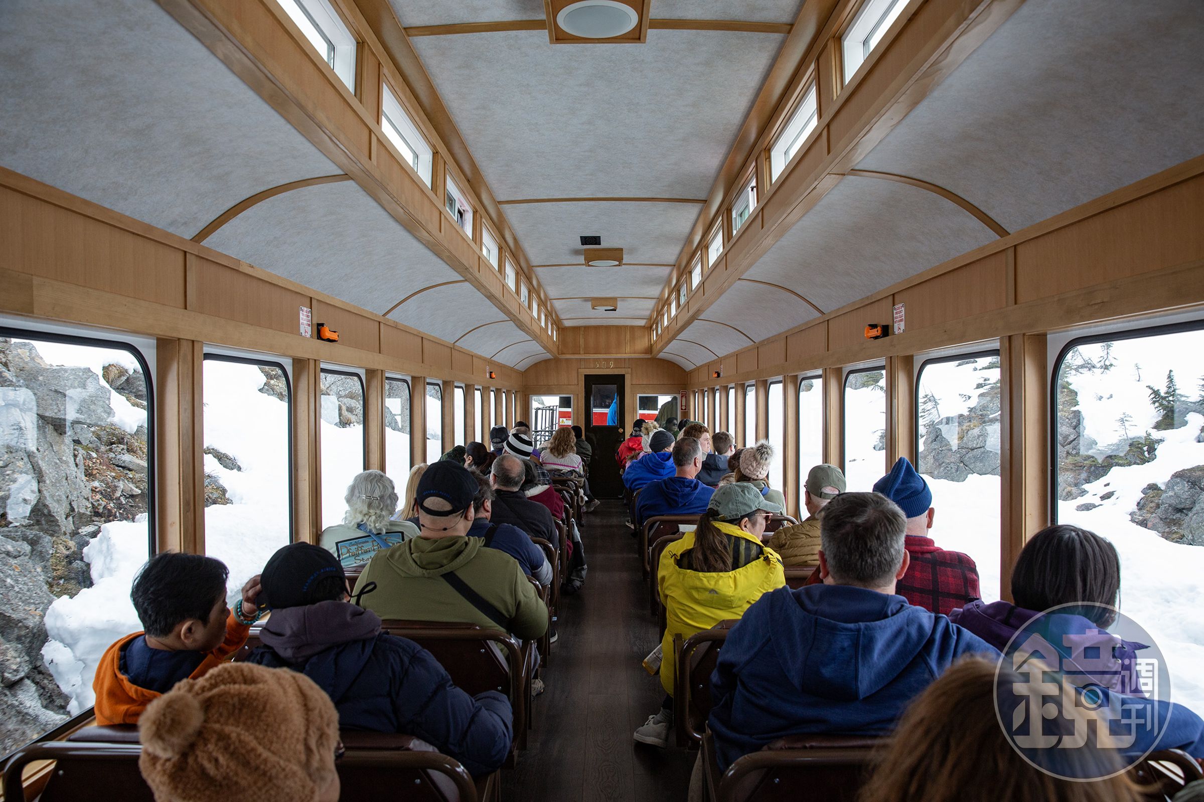 修復完成的復古車廂保留19世紀末風格,搭乘列車彷彿穿越時空,重返克朗代克淘金熱年代。
