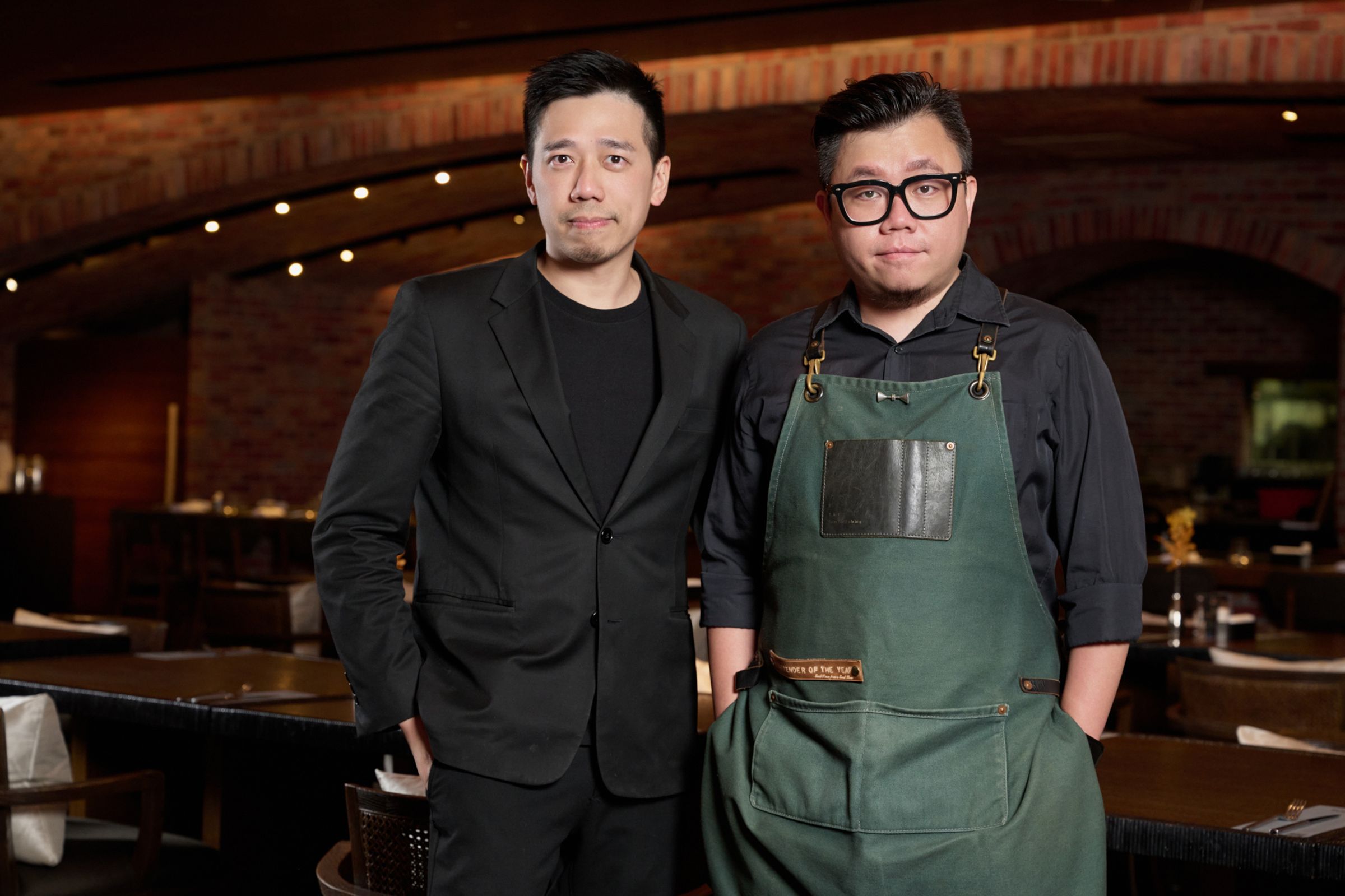亞洲50最佳酒吧Bar Mood主理人吳盈憲(左)、Diageo World Class調酒大賽台灣區冠軍余瀚為(右)為客座餐會設計八杯佐餐調酒。(台南晶英提供)