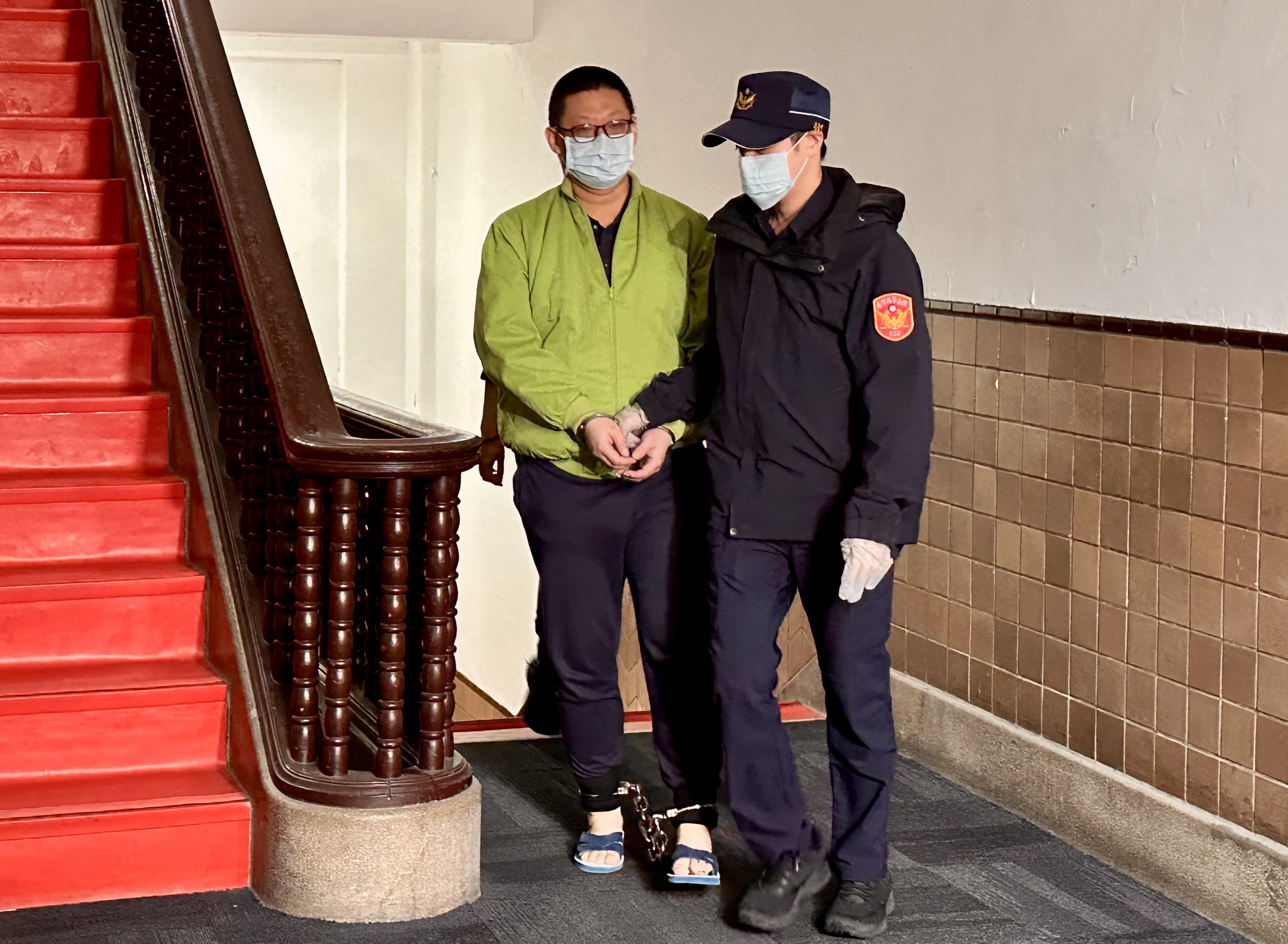 台北幼兒園惡狼毛畯珅侵害6童遭重判28年8月定讞後，侵害41童案再遭判刑30年另罰5億元。