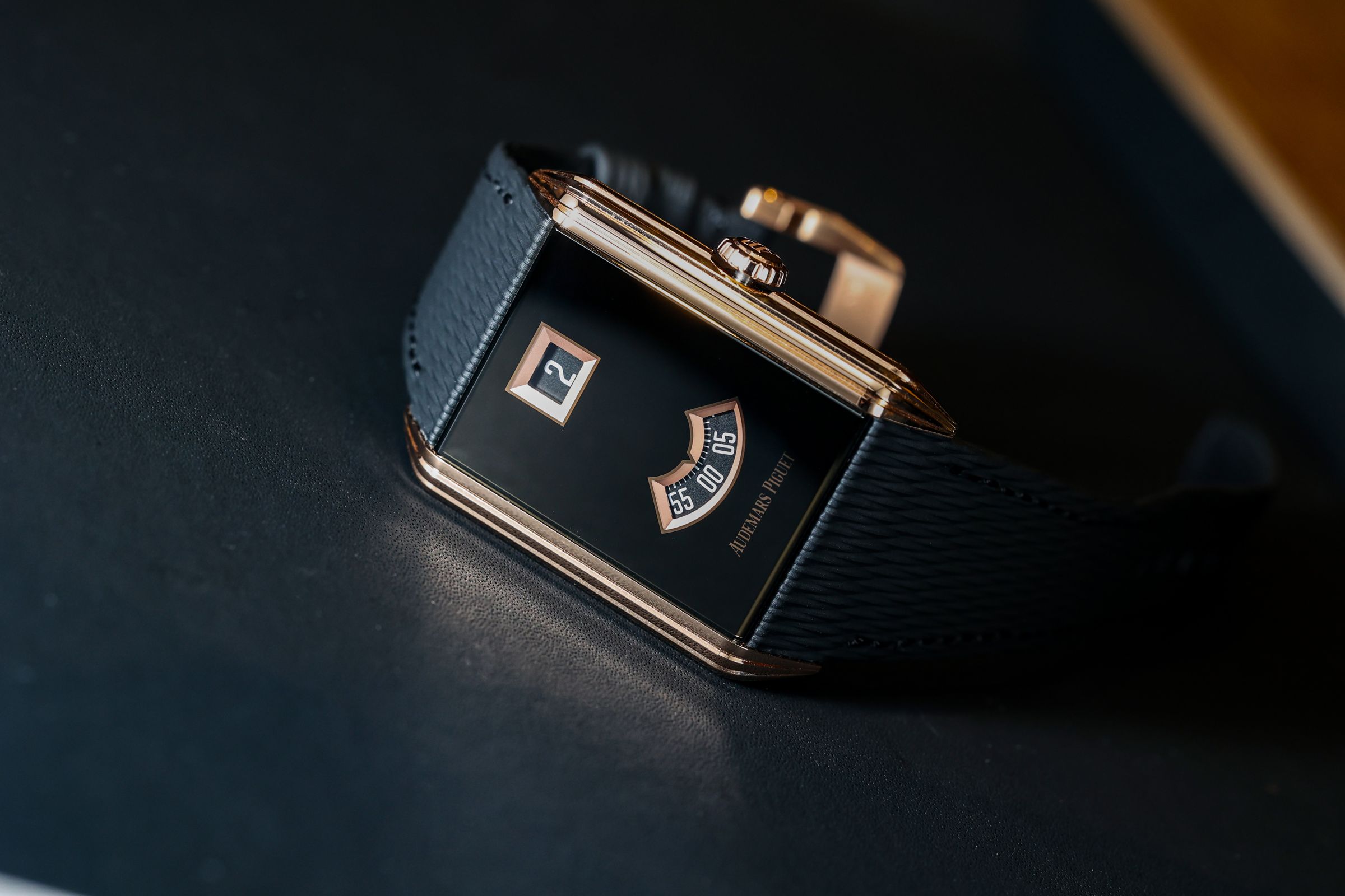 AP的The Watch Keepers官方認證二手錶平台，僅收售出至少兩年的錶款，像是今年初剛發表的Neo Frame Jumping Hour，就不符合資格。（是說應該也沒有藏家會這麼快丟出來）