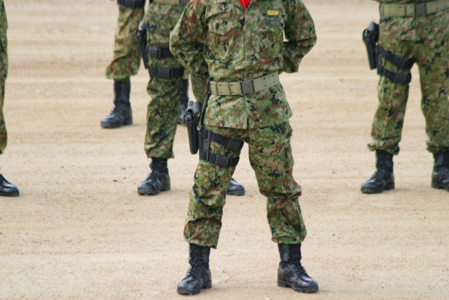 桃園1名23歲徐姓男子2022年10月申請短期出境,卻在出境後滯留國外,意圖避免受常備兵徵集,事後遭檢方提起公訴。示意圖,非當事者。(photoAC)