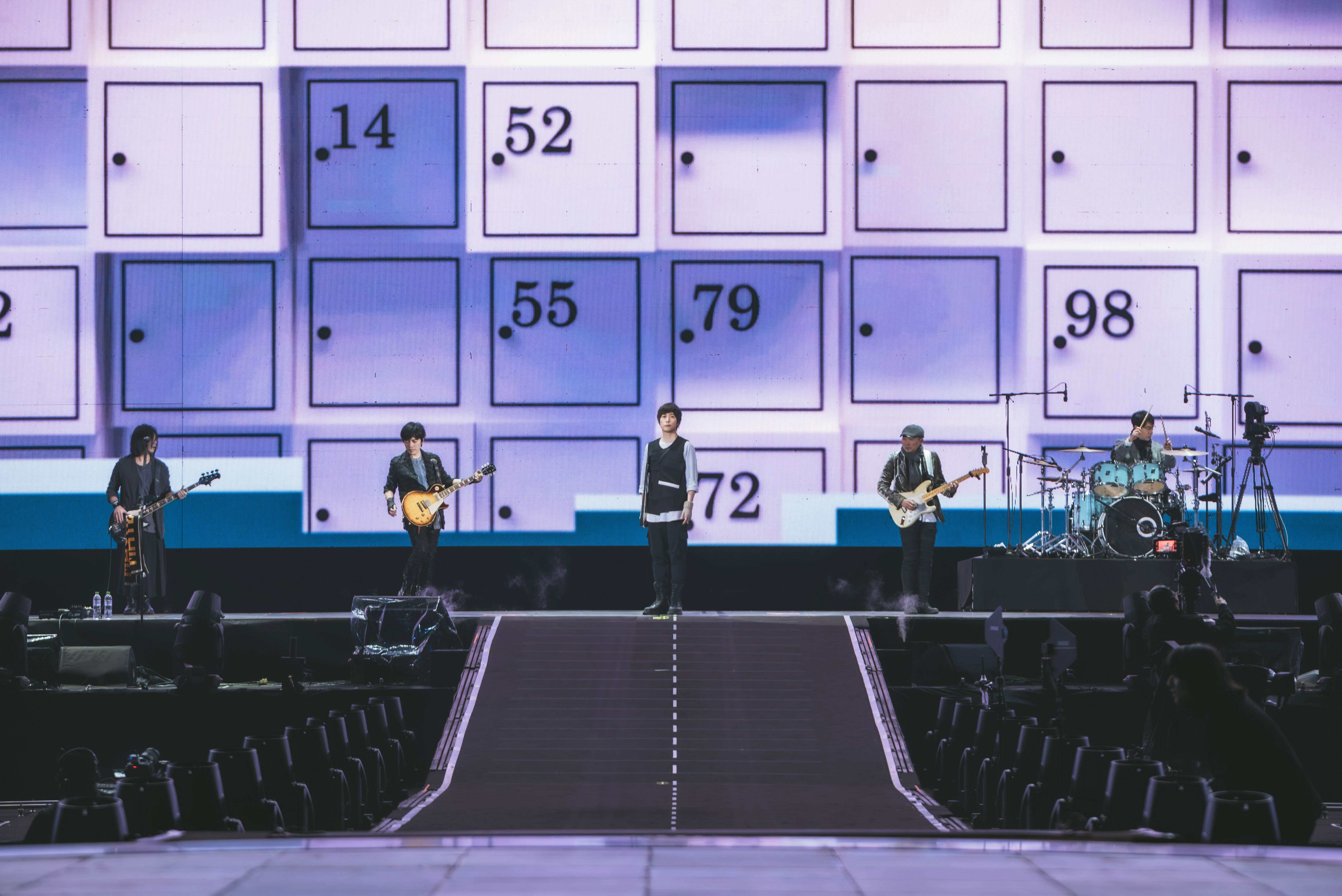 五月天透過歌曲和歌迷回憶一路走來的點滴故事。（相信音樂提供）
